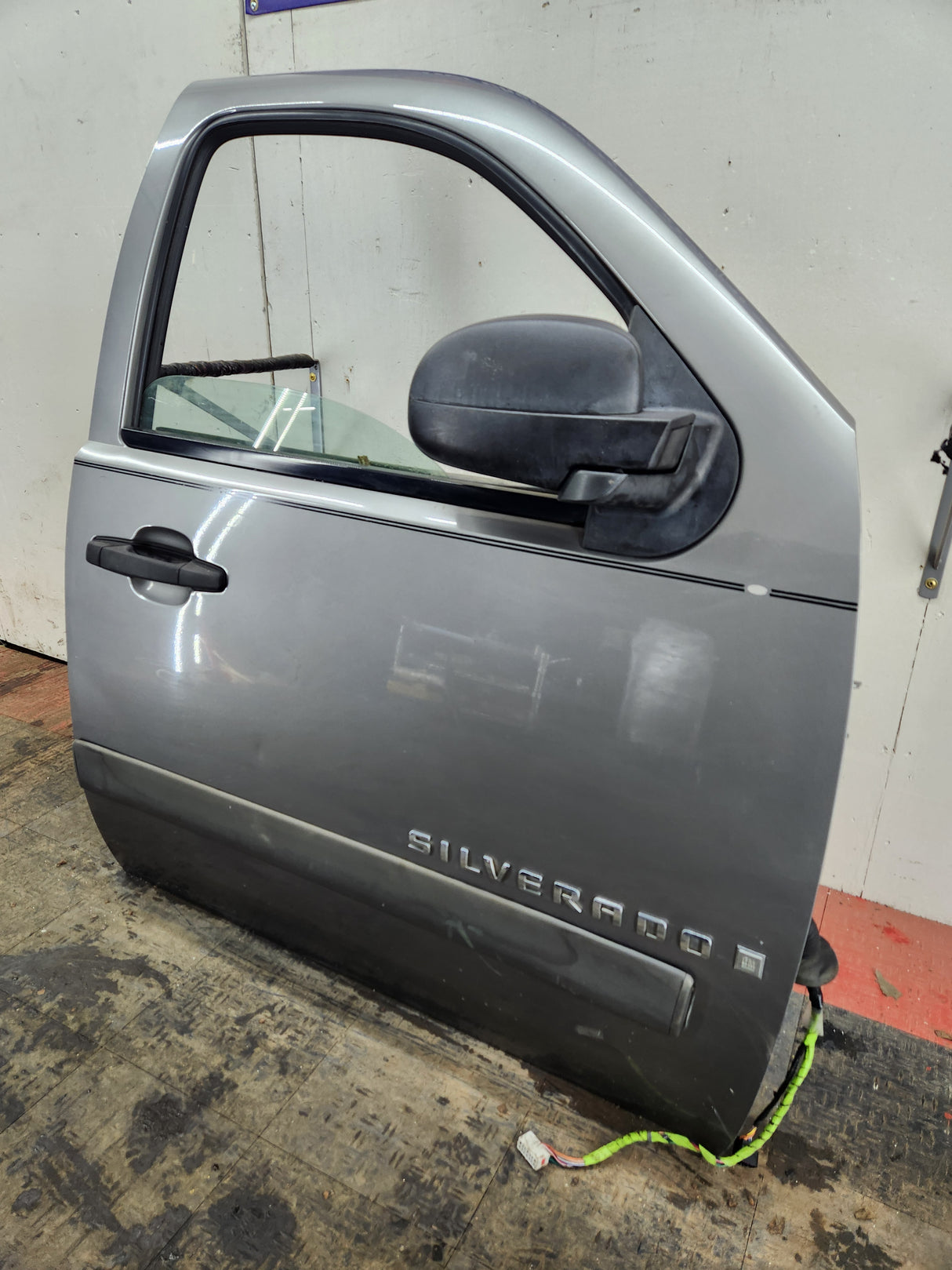 2007-2013 Chevrolet Silverado / GMC Sierra 1500 2500 3500 HD RH Front Passenger Side Door