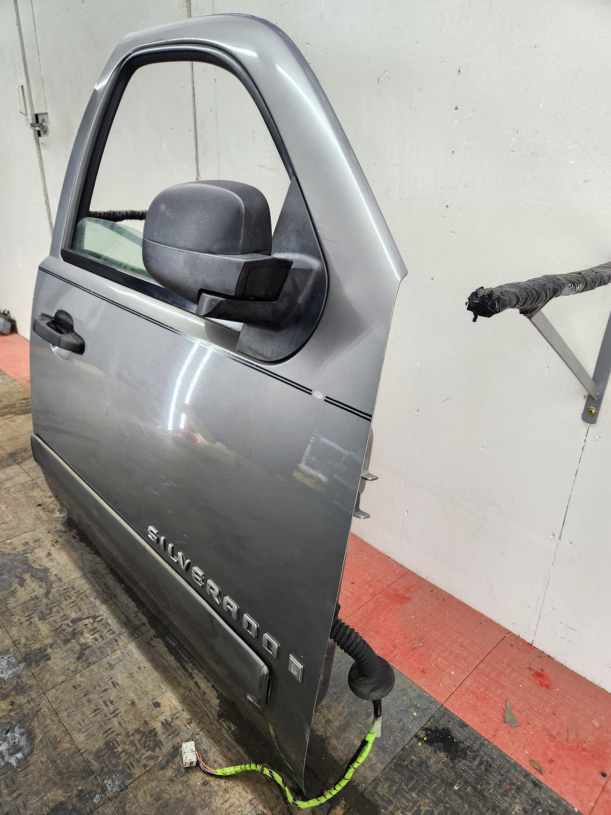 2007-2013 Chevrolet Silverado / GMC Sierra 1500 2500 3500 HD RH Front Passenger Side Door