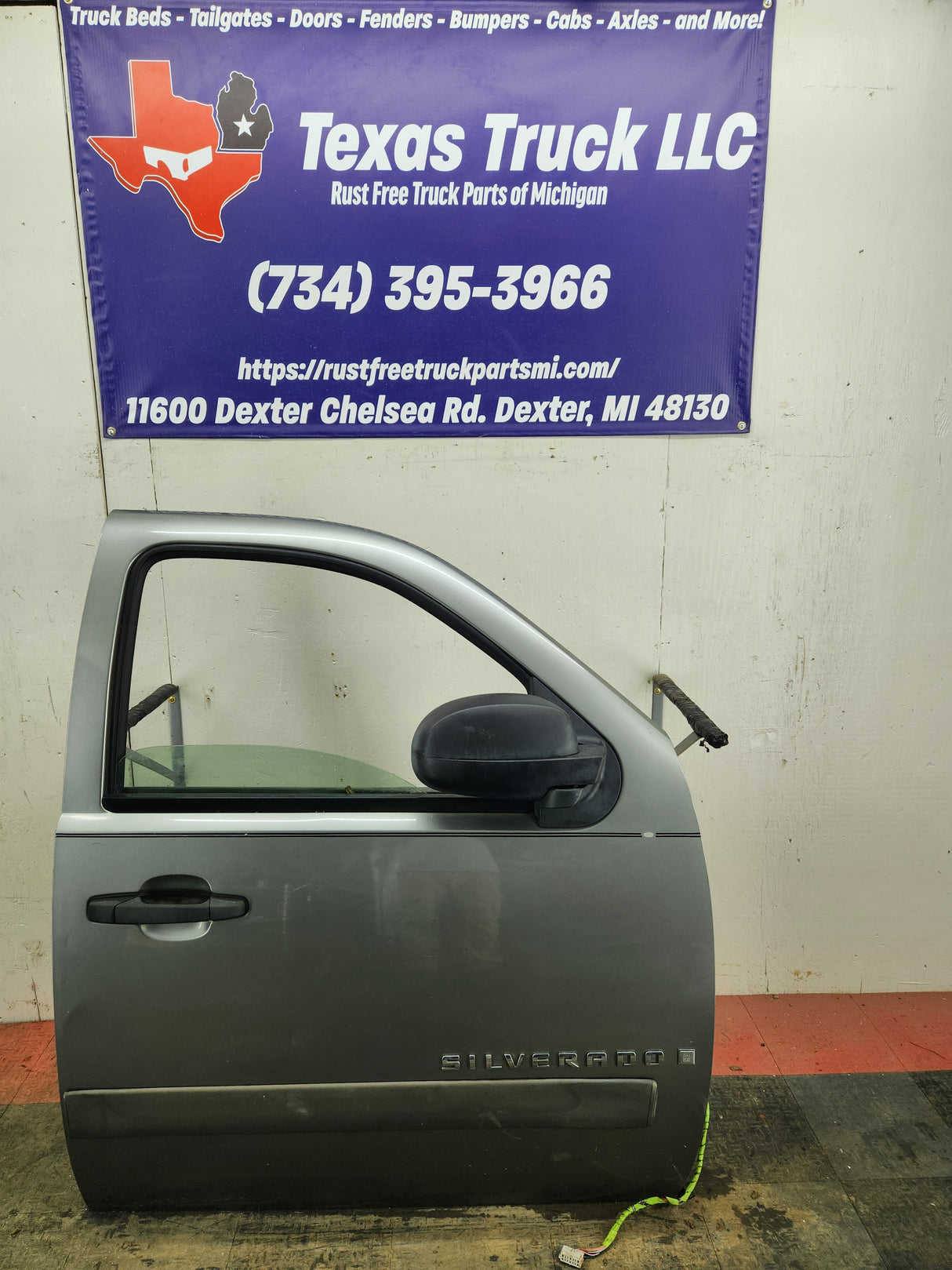 2007-2013 Chevrolet Silverado / GMC Sierra 1500 2500 3500 HD RH Front Passenger Side Door