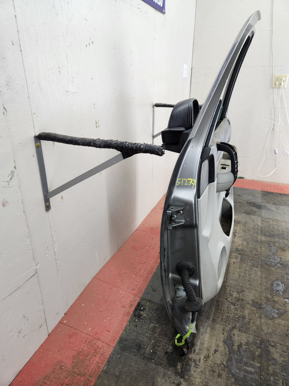 2007-2013 Chevrolet Silverado / GMC Sierra 1500 2500 3500 HD RH Front Passenger Side Door