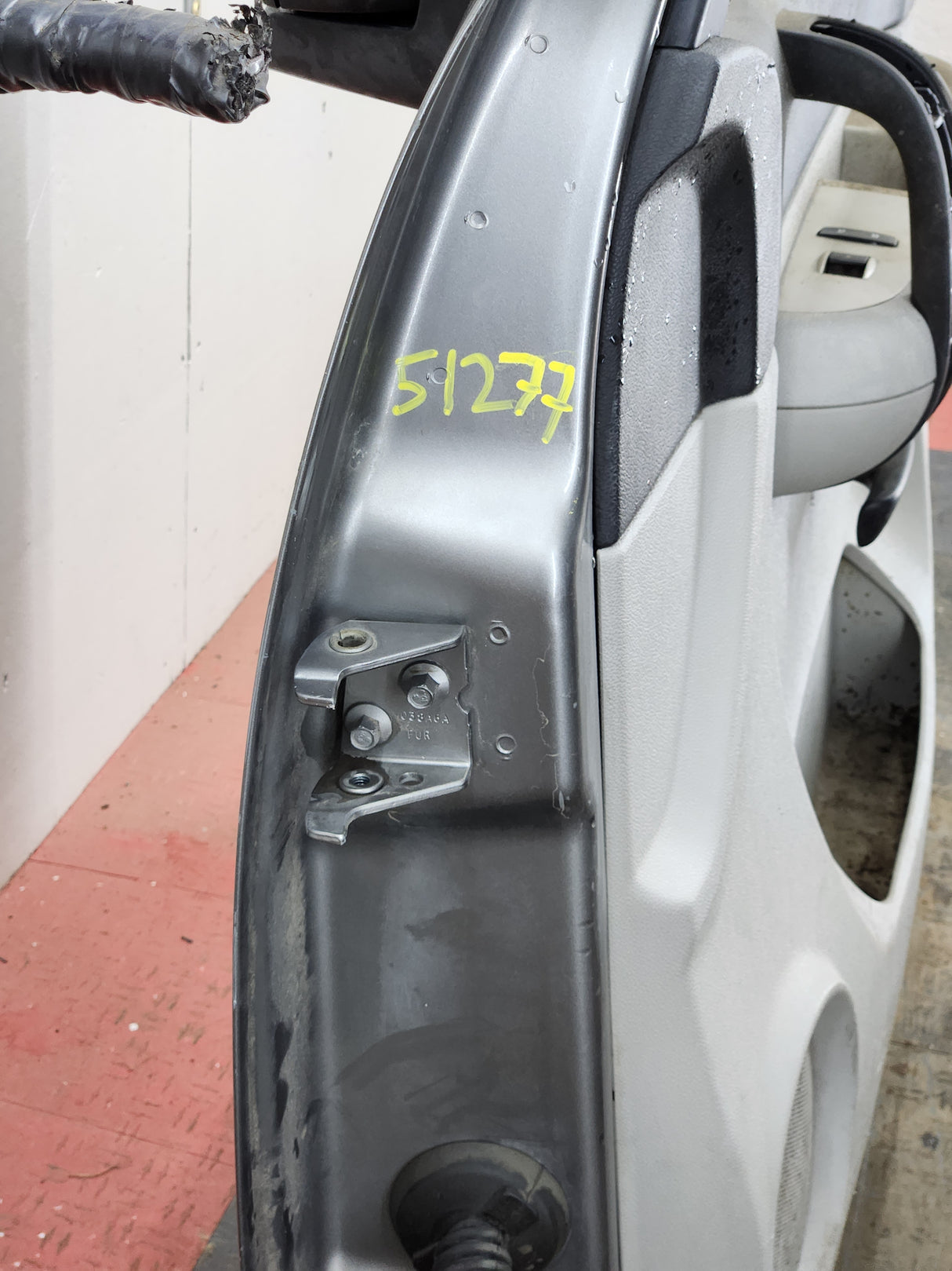 2007-2013 Chevrolet Silverado / GMC Sierra 1500 2500 3500 HD RH Front Passenger Side Door