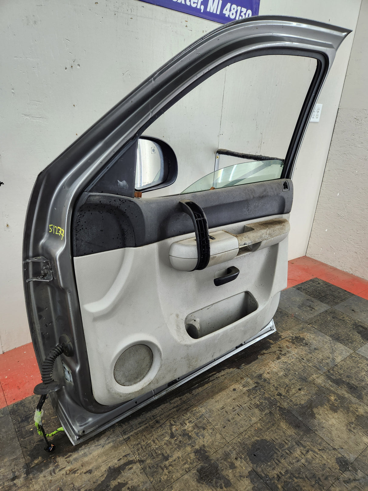 2007-2013 Chevrolet Silverado / GMC Sierra 1500 2500 3500 HD RH Front Passenger Side Door