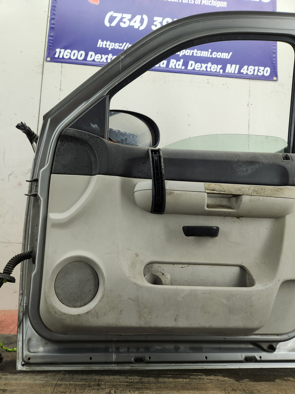 2007-2013 Chevrolet Silverado / GMC Sierra 1500 2500 3500 HD RH Front Passenger Side Door