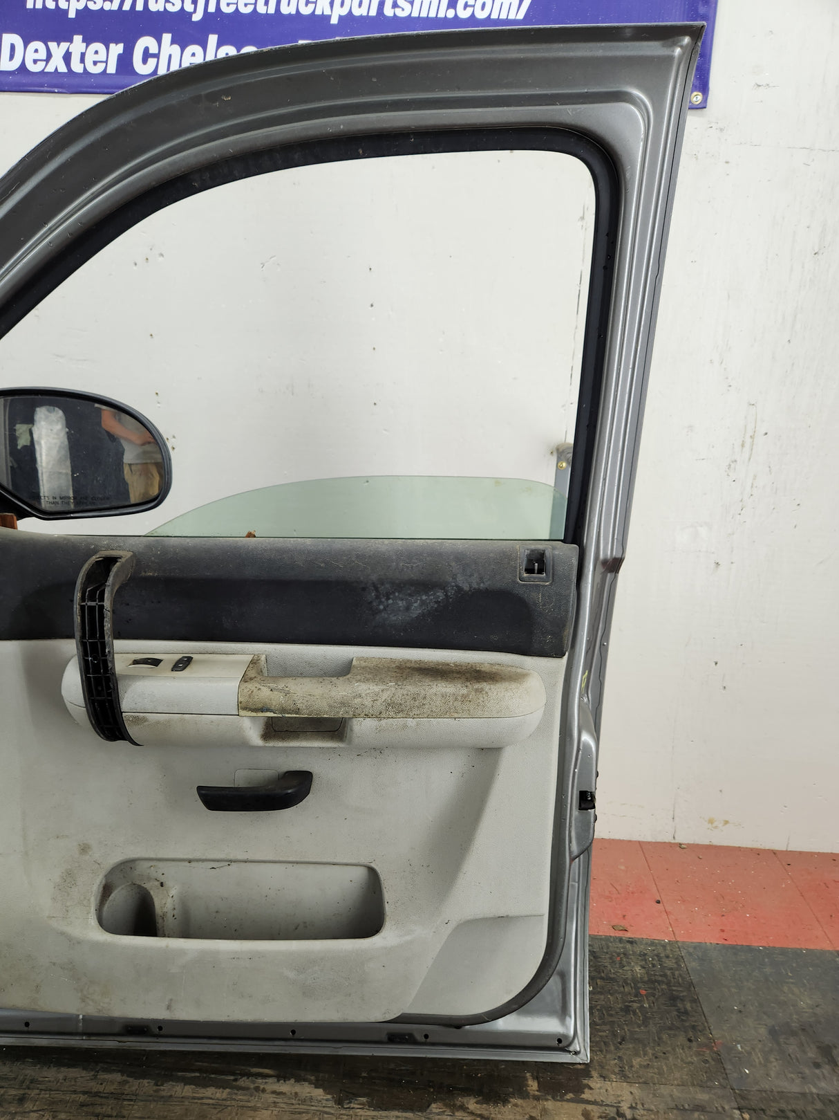 2007-2013 Chevrolet Silverado / GMC Sierra 1500 2500 3500 HD RH Front Passenger Side Door