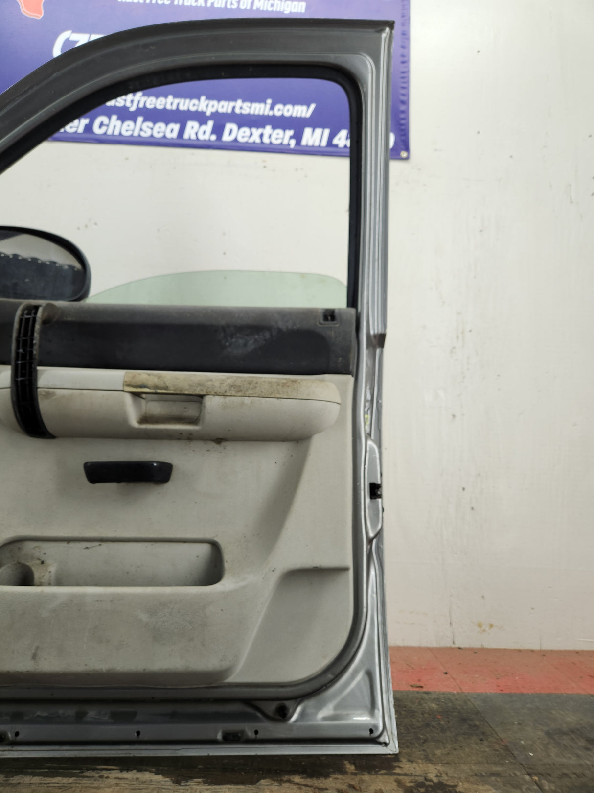 2007-2013 Chevrolet Silverado / GMC Sierra 1500 2500 3500 HD RH Front Passenger Side Door