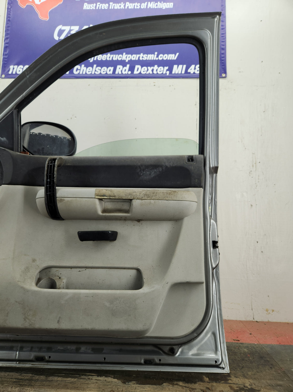 2007-2013 Chevrolet Silverado / GMC Sierra 1500 2500 3500 HD RH Front Passenger Side Door