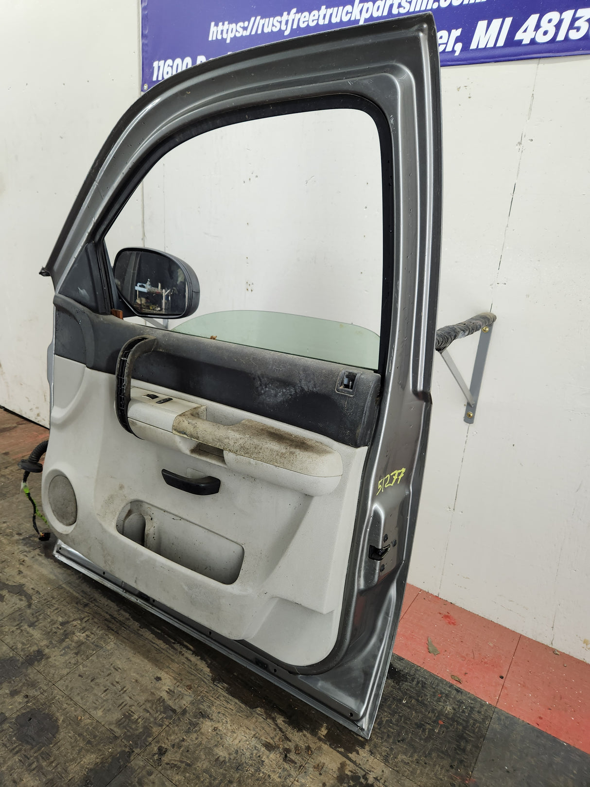 2007-2013 Chevrolet Silverado / GMC Sierra 1500 2500 3500 HD RH Front Passenger Side Door