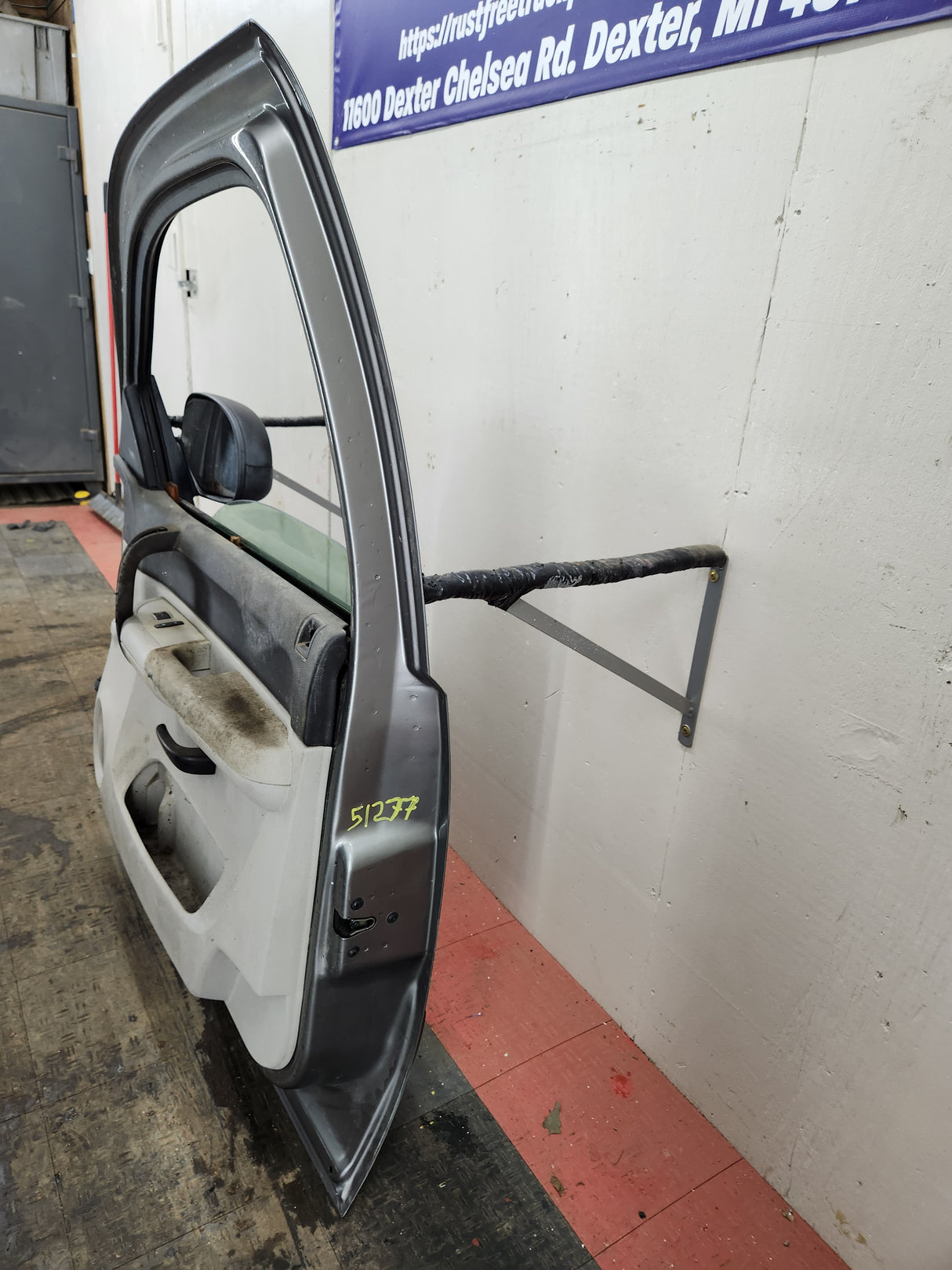 2007-2013 Chevrolet Silverado / GMC Sierra 1500 2500 3500 HD RH Front Passenger Side Door