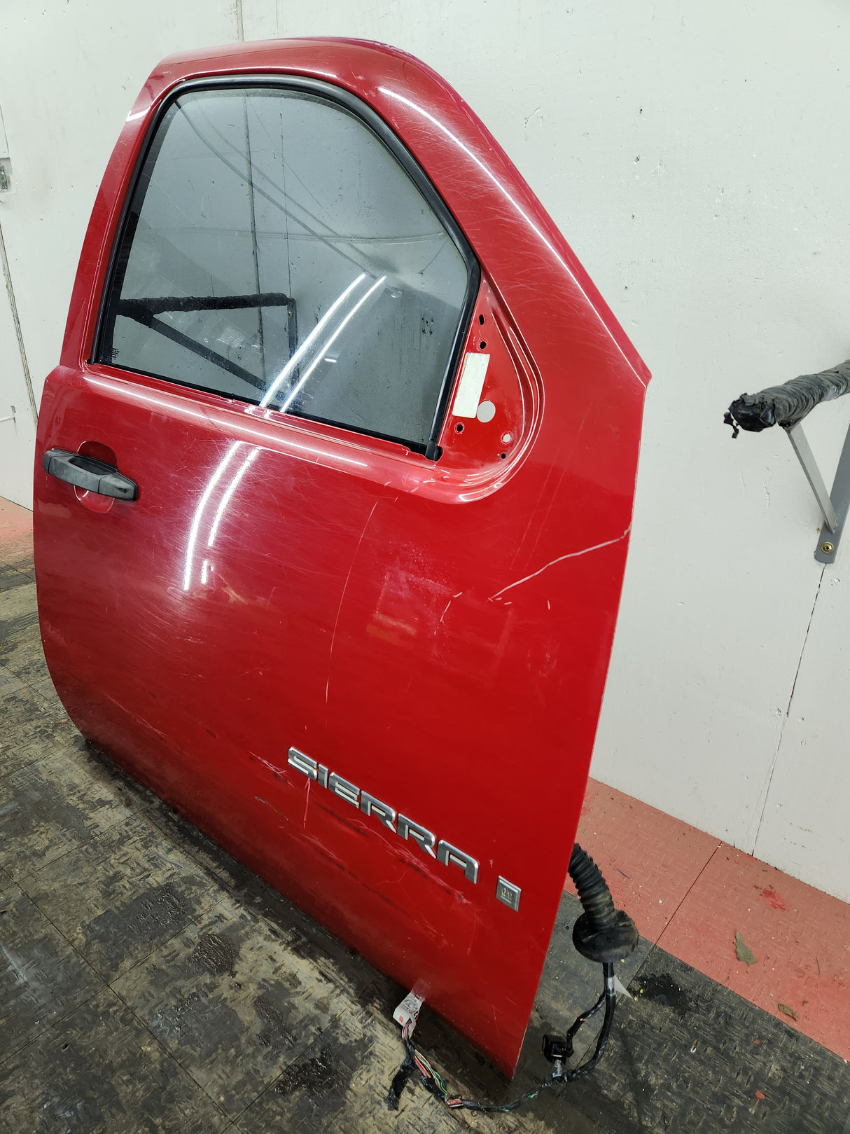 2007-2013 Chevrolet Silverado / GMC Sierra 1500 2500 3500 HD RH Front Passenger Side Door