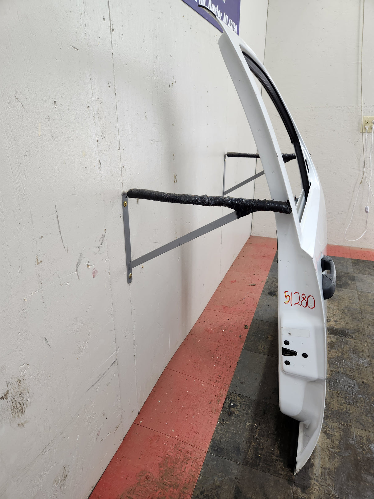 2007-2013 Chevrolet Silverado / GMC Sierra 1500 2500 3500 HD RH Front Passenger Side Door