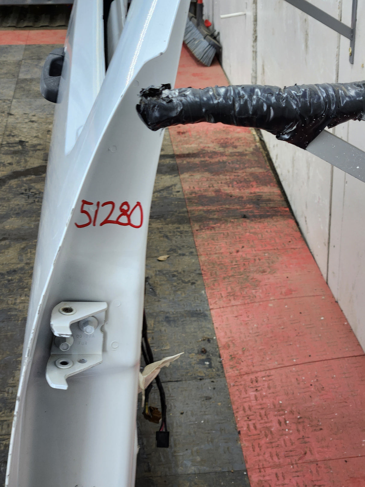 2007-2013 Chevrolet Silverado / GMC Sierra 1500 2500 3500 HD RH Front Passenger Side Door