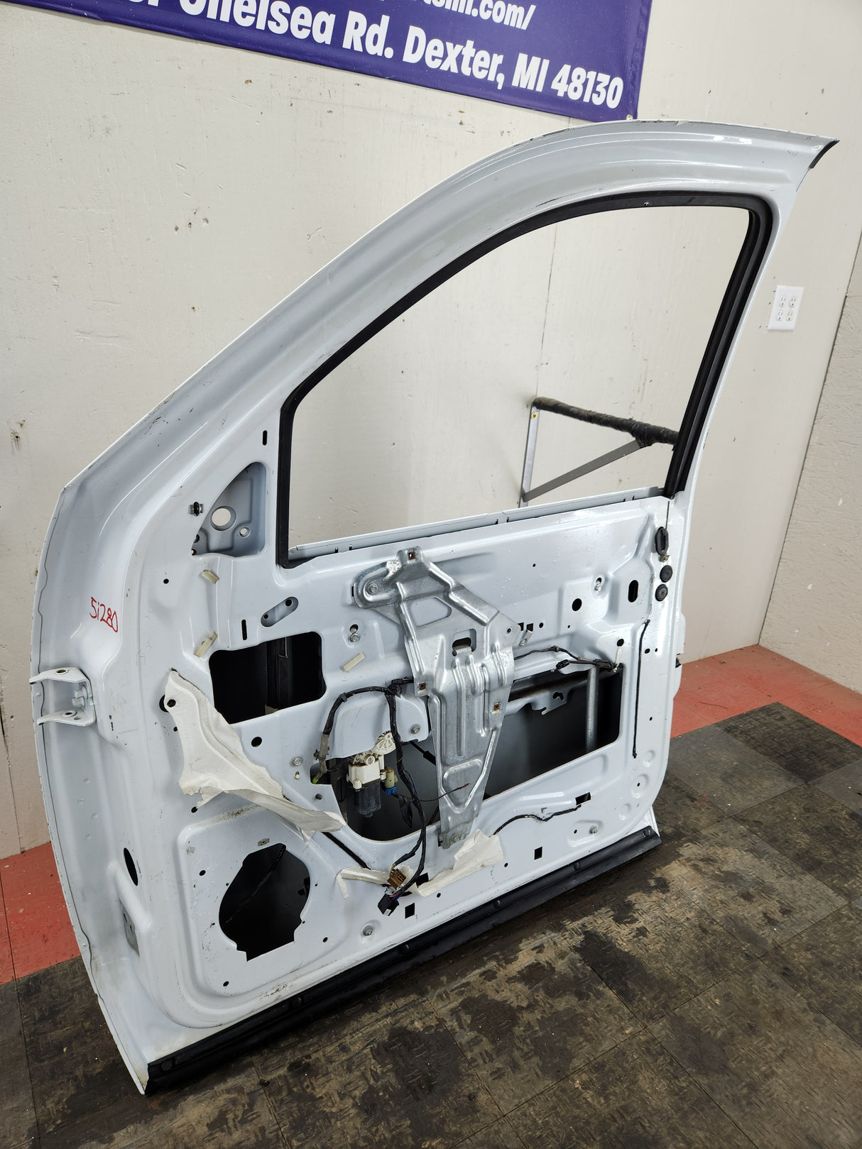 2007-2013 Chevrolet Silverado / GMC Sierra 1500 2500 3500 HD RH Front Passenger Side Door