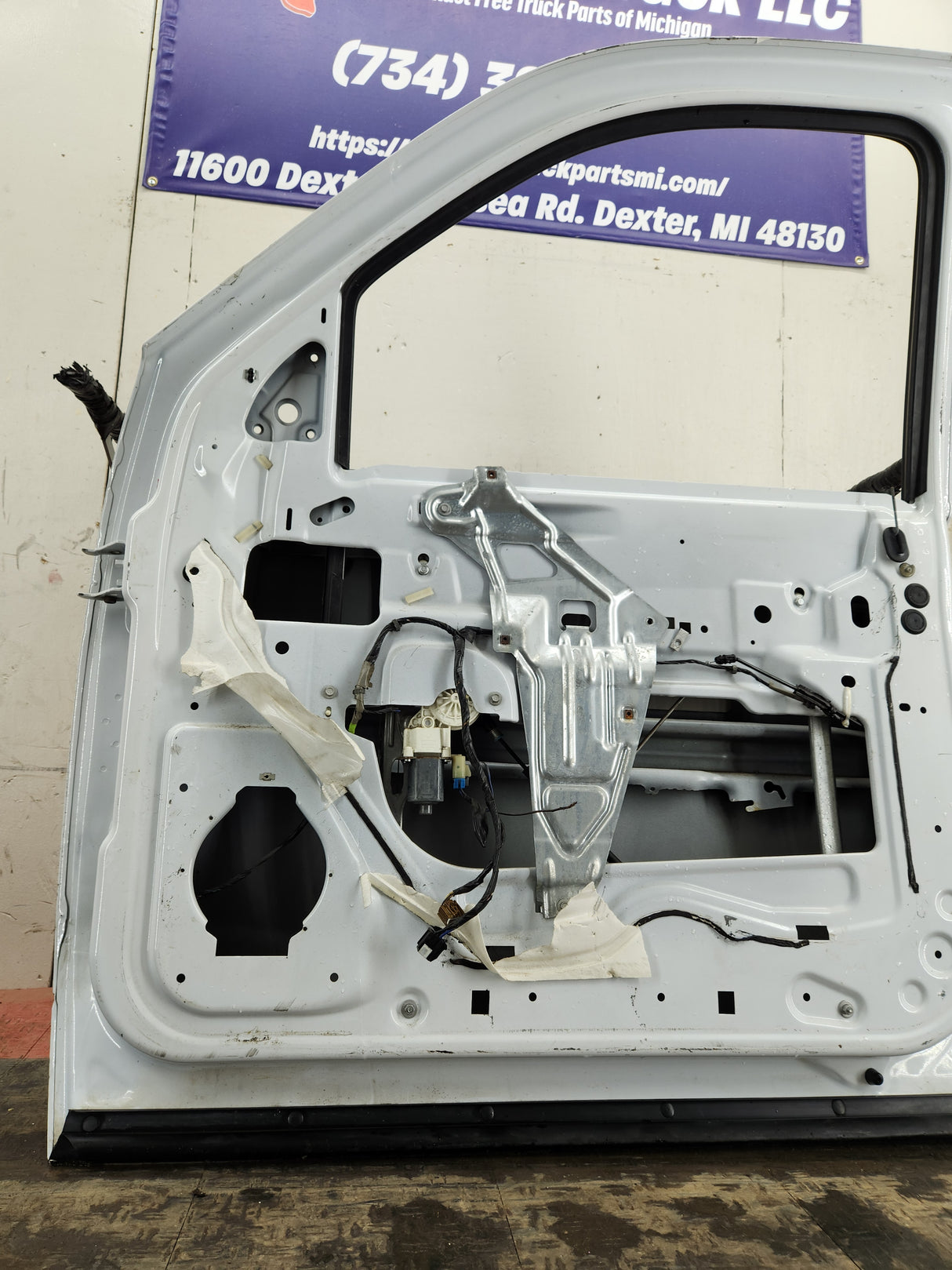 2007-2013 Chevrolet Silverado / GMC Sierra 1500 2500 3500 HD RH Front Passenger Side Door