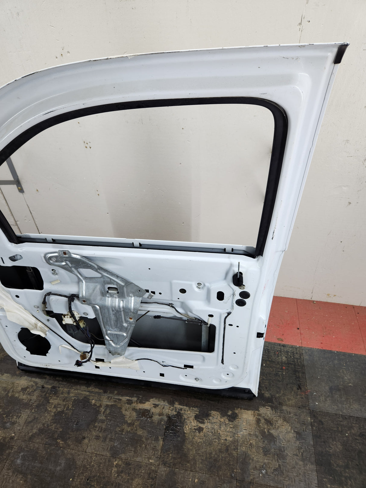 2007-2013 Chevrolet Silverado / GMC Sierra 1500 2500 3500 HD RH Front Passenger Side Door