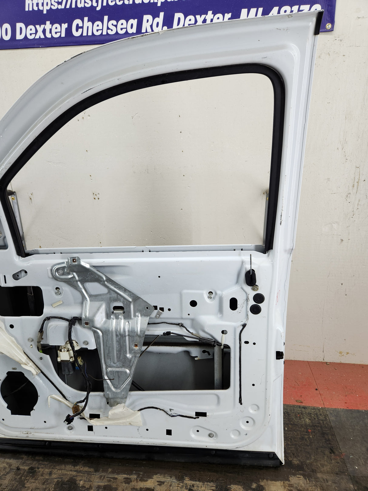 2007-2013 Chevrolet Silverado / GMC Sierra 1500 2500 3500 HD RH Front Passenger Side Door