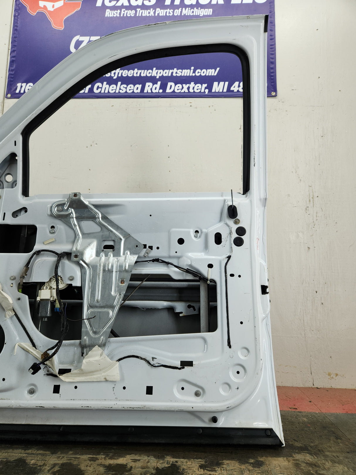 2007-2013 Chevrolet Silverado / GMC Sierra 1500 2500 3500 HD RH Front Passenger Side Door