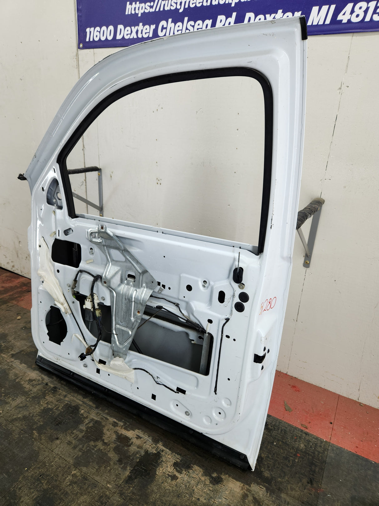 2007-2013 Chevrolet Silverado / GMC Sierra 1500 2500 3500 HD RH Front Passenger Side Door