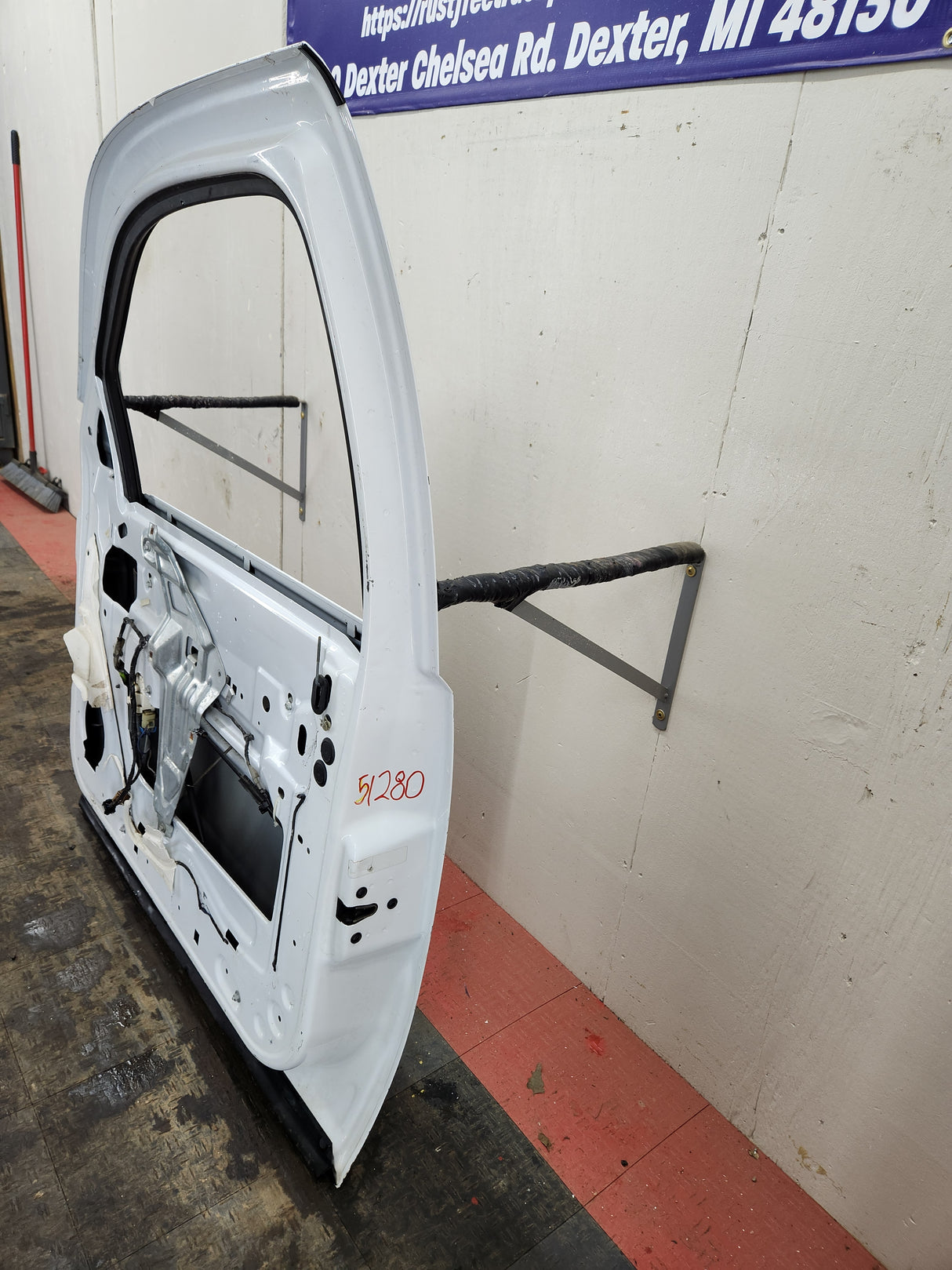 2007-2013 Chevrolet Silverado / GMC Sierra 1500 2500 3500 HD RH Front Passenger Side Door