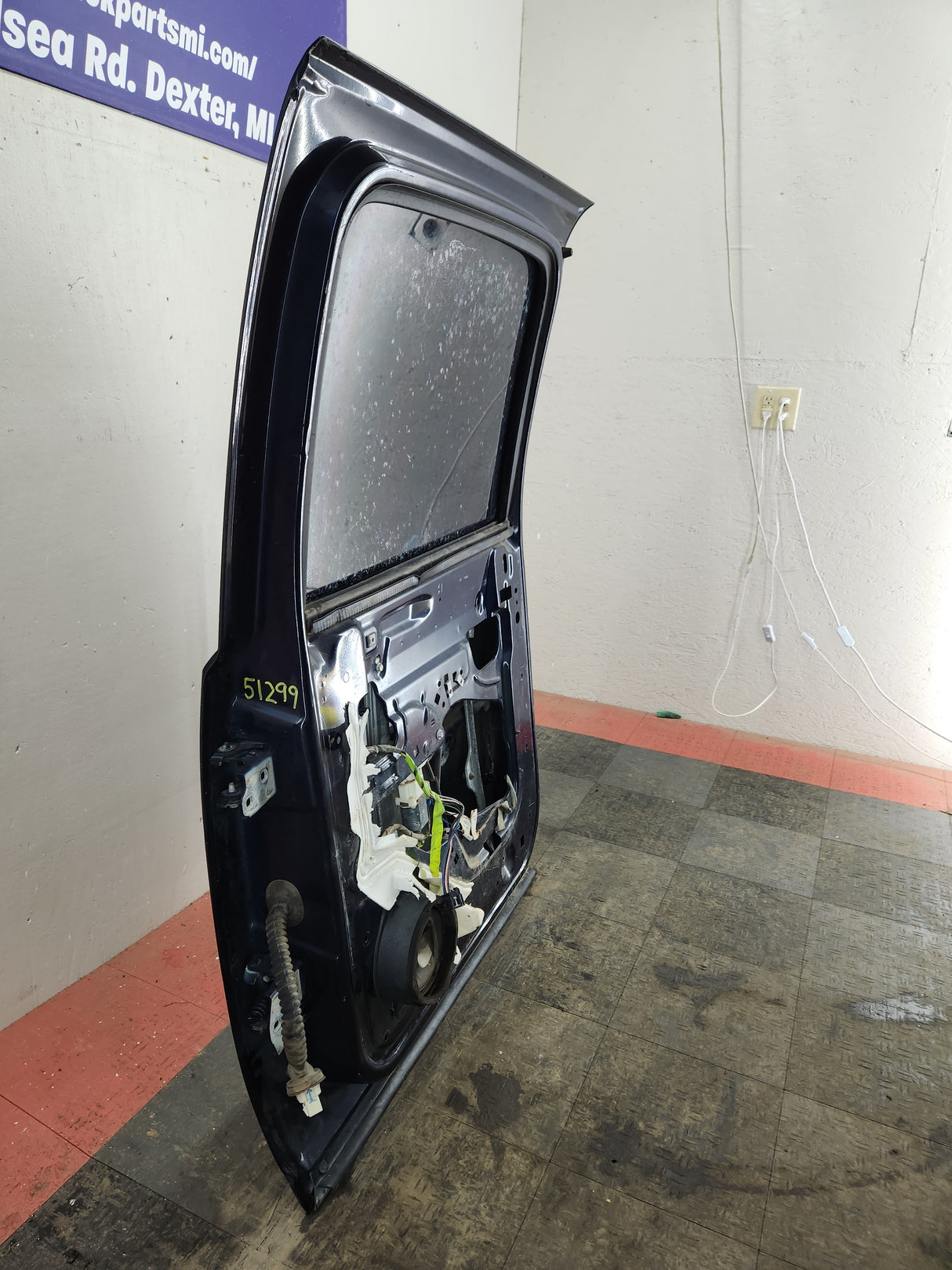 2007-2013 Chevrolet Silverado / GMC Sierra 1500 2500 3500 HD Crew Cab RH Passenger Rear Door