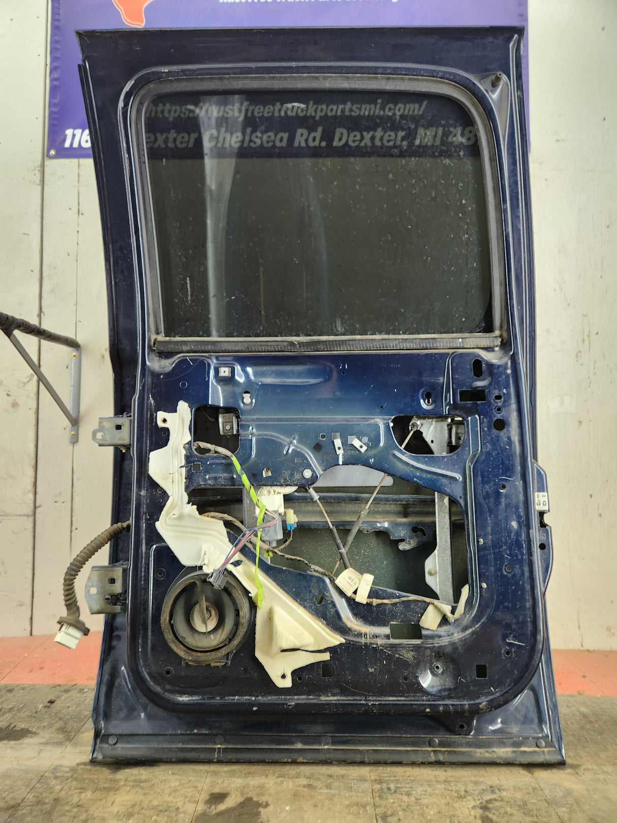 2007-2013 Chevrolet Silverado / GMC Sierra 1500 2500 3500 HD Crew Cab RH Passenger Rear Door