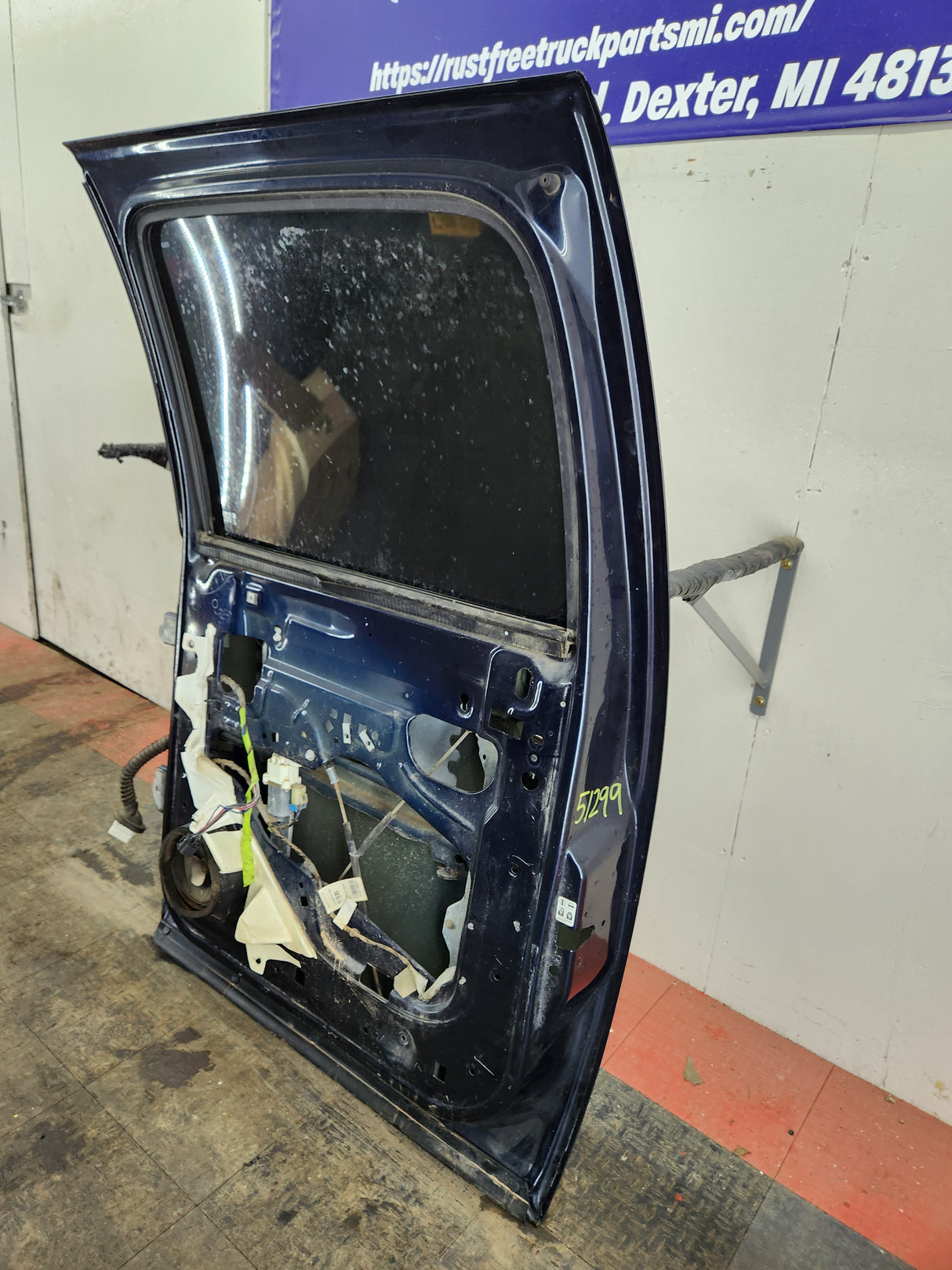 2007-2013 Chevrolet Silverado / GMC Sierra 1500 2500 3500 HD Crew Cab RH Passenger Rear Door