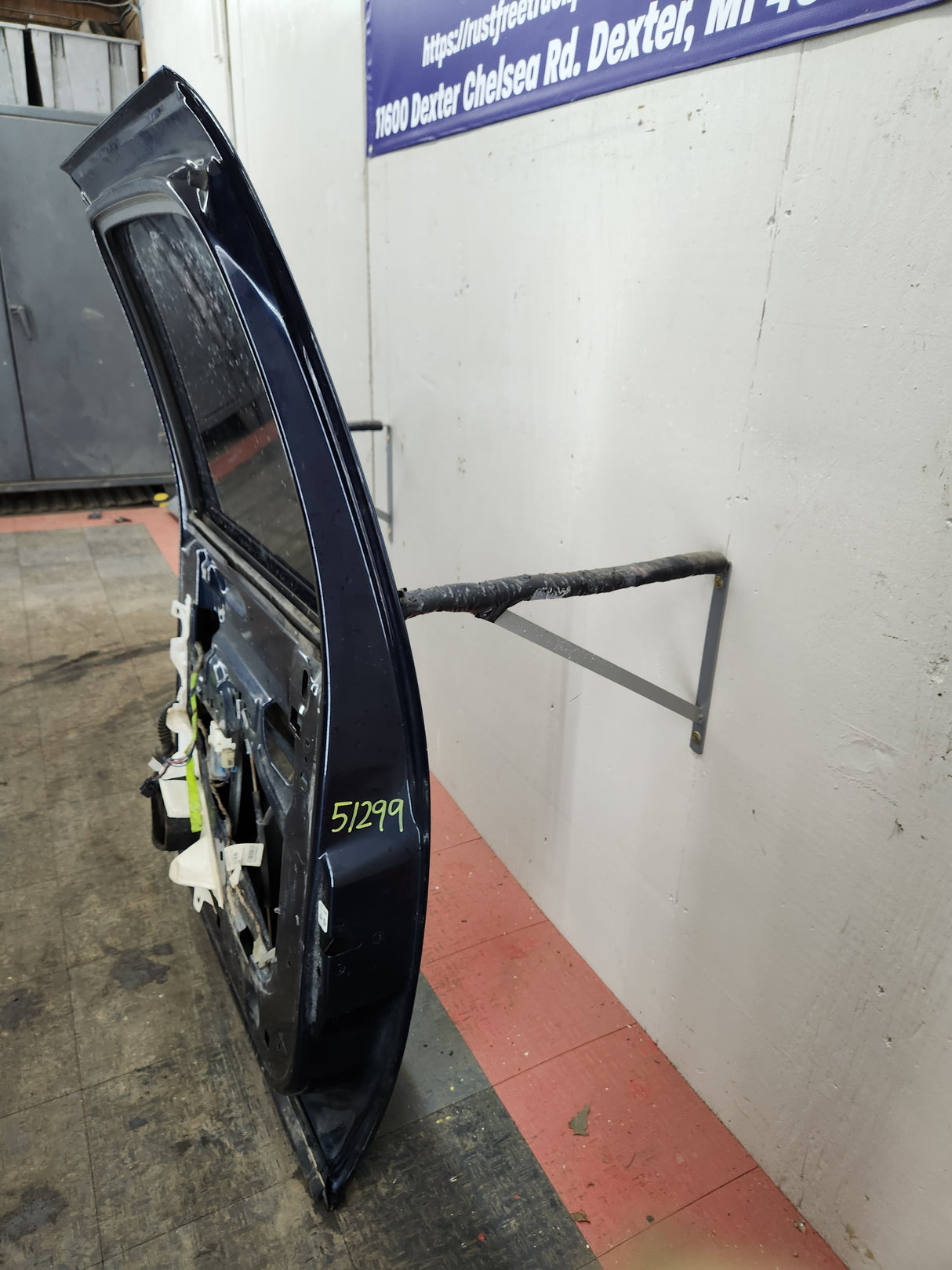 2007-2013 Chevrolet Silverado / GMC Sierra 1500 2500 3500 HD Crew Cab RH Passenger Rear Door