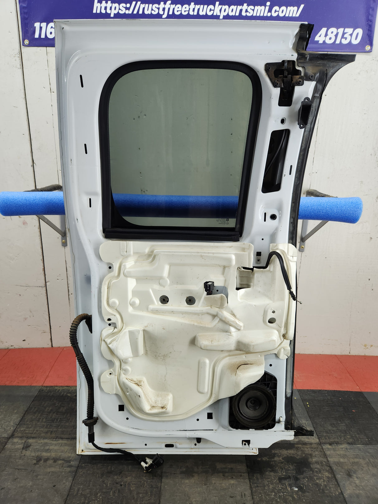 2007-2013 Chevrolet Silverado / GMC Sierra 1500 2500 3500 HD Extended Cab LH Rear Driver Side Door