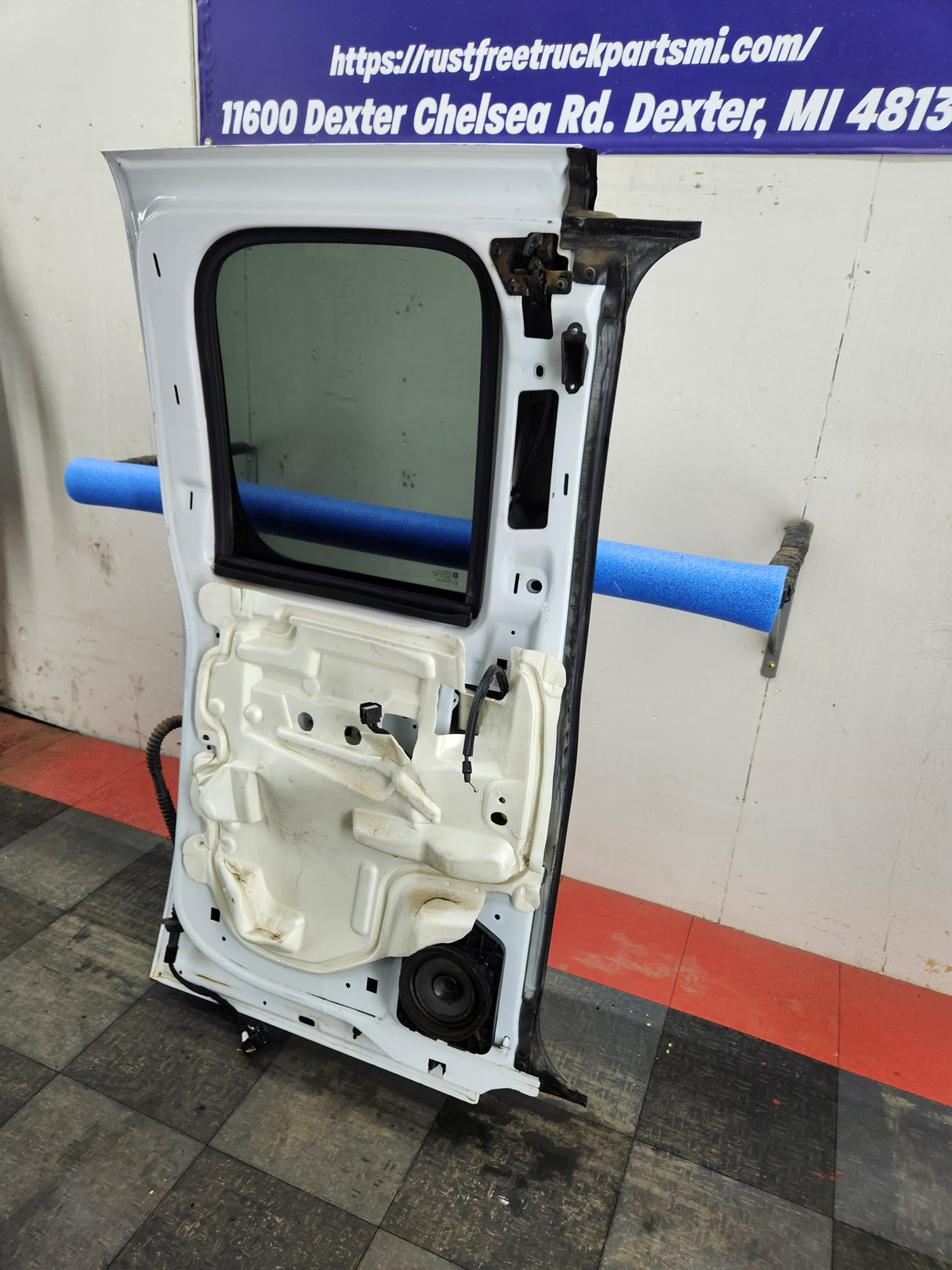 2007-2013 Chevrolet Silverado / GMC Sierra 1500 2500 3500 HD Extended Cab LH Rear Driver Side Door