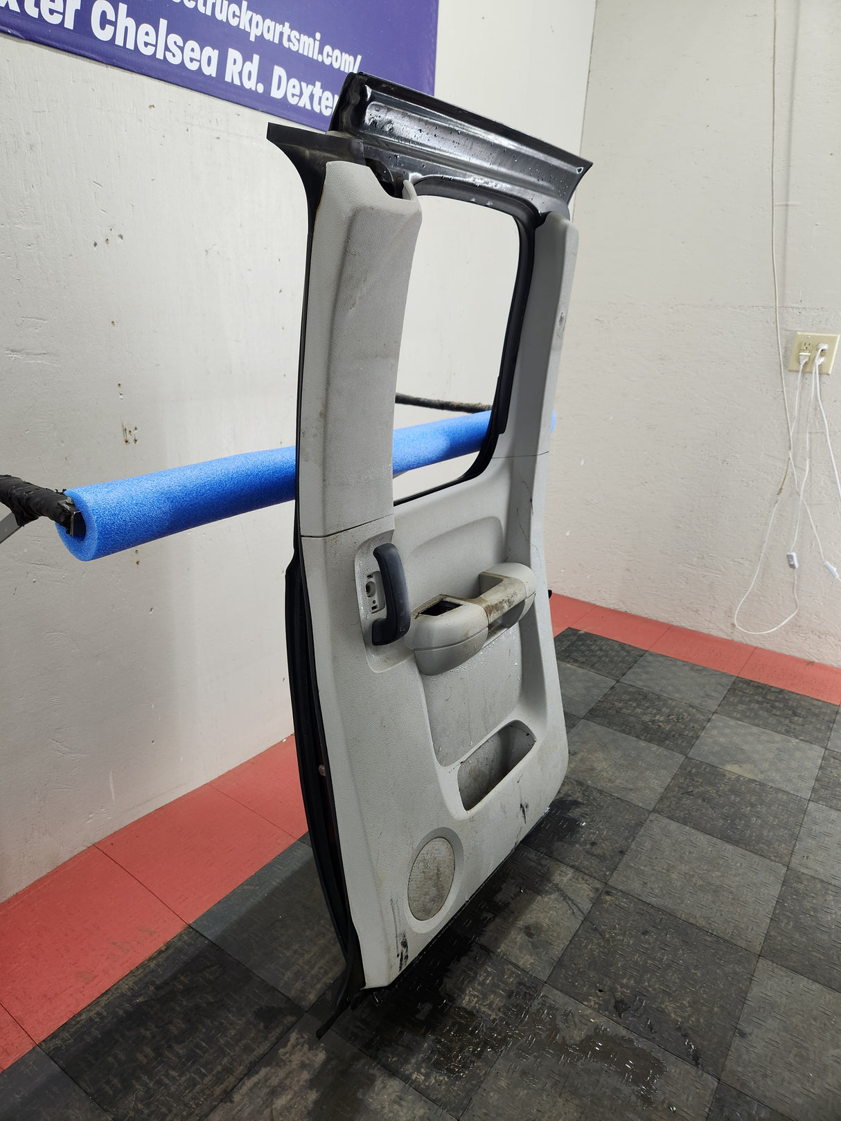 2007-2013 Chevrolet Silverado / GMC Sierra 1500 2500 3500 HD Extended Cab RH Rear Passenger Side Door