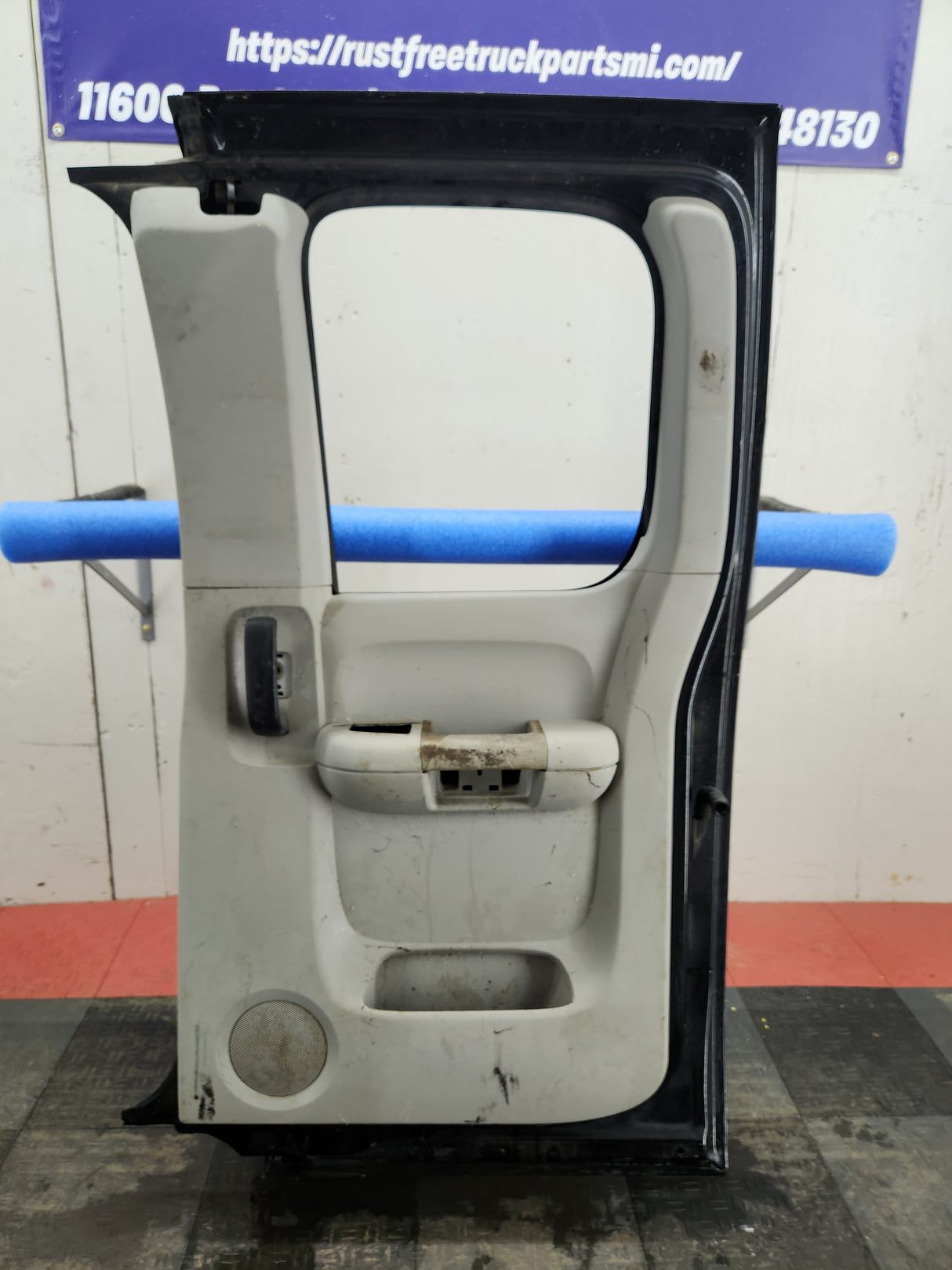 2007-2013 Chevrolet Silverado / GMC Sierra 1500 2500 3500 HD Extended Cab RH Rear Passenger Side Door