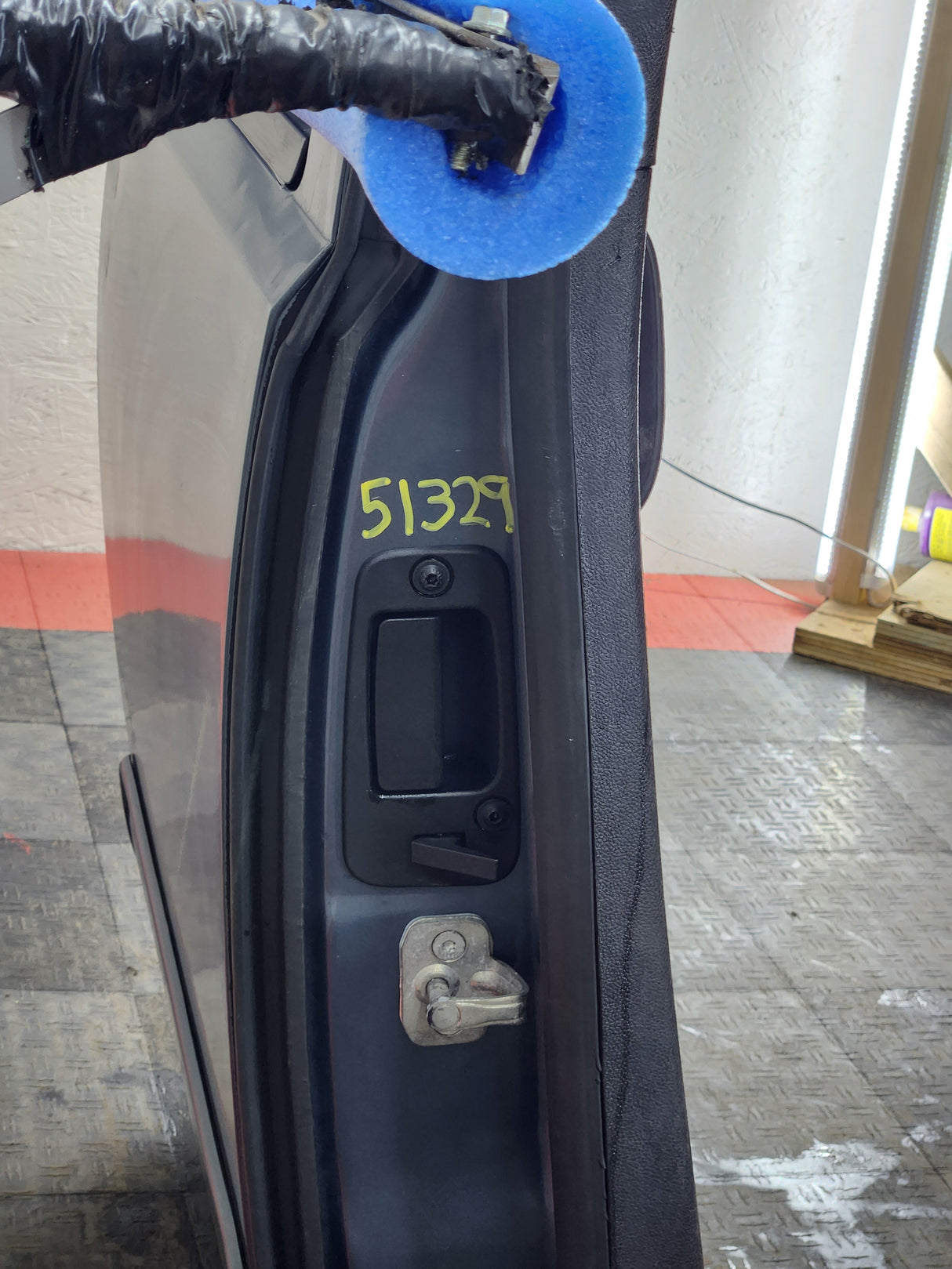 2007-2013 Chevrolet Silverado / GMC Sierra 1500 2500 3500 HD Extended Cab RH Rear Passenger Side Door