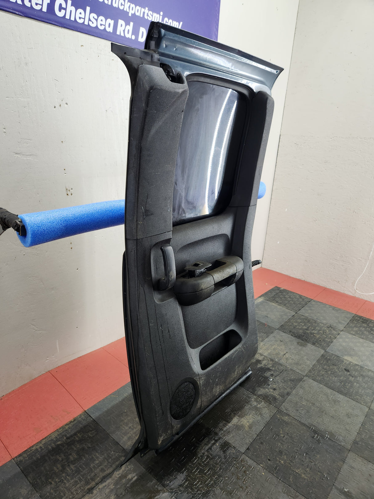 2007-2013 Chevrolet Silverado / GMC Sierra 1500 2500 3500 HD Extended Cab RH Rear Passenger Side Door