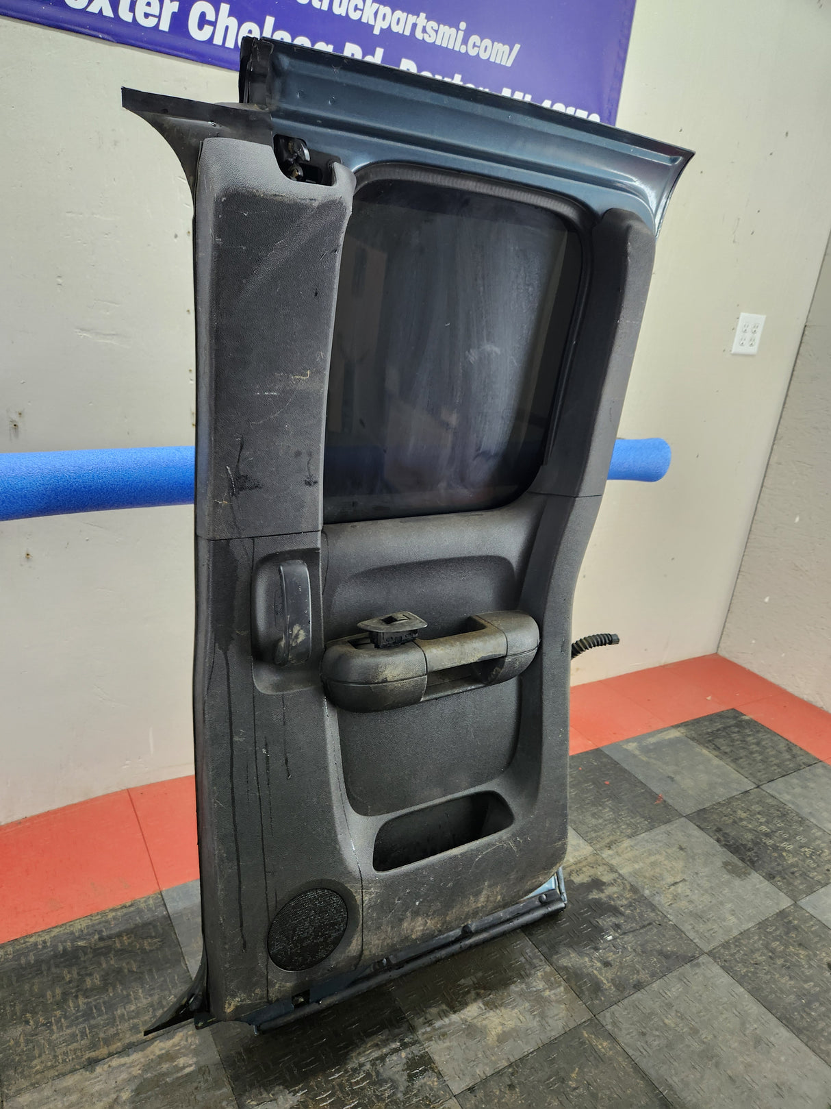 2007-2013 Chevrolet Silverado / GMC Sierra 1500 2500 3500 HD Extended Cab RH Rear Passenger Side Door