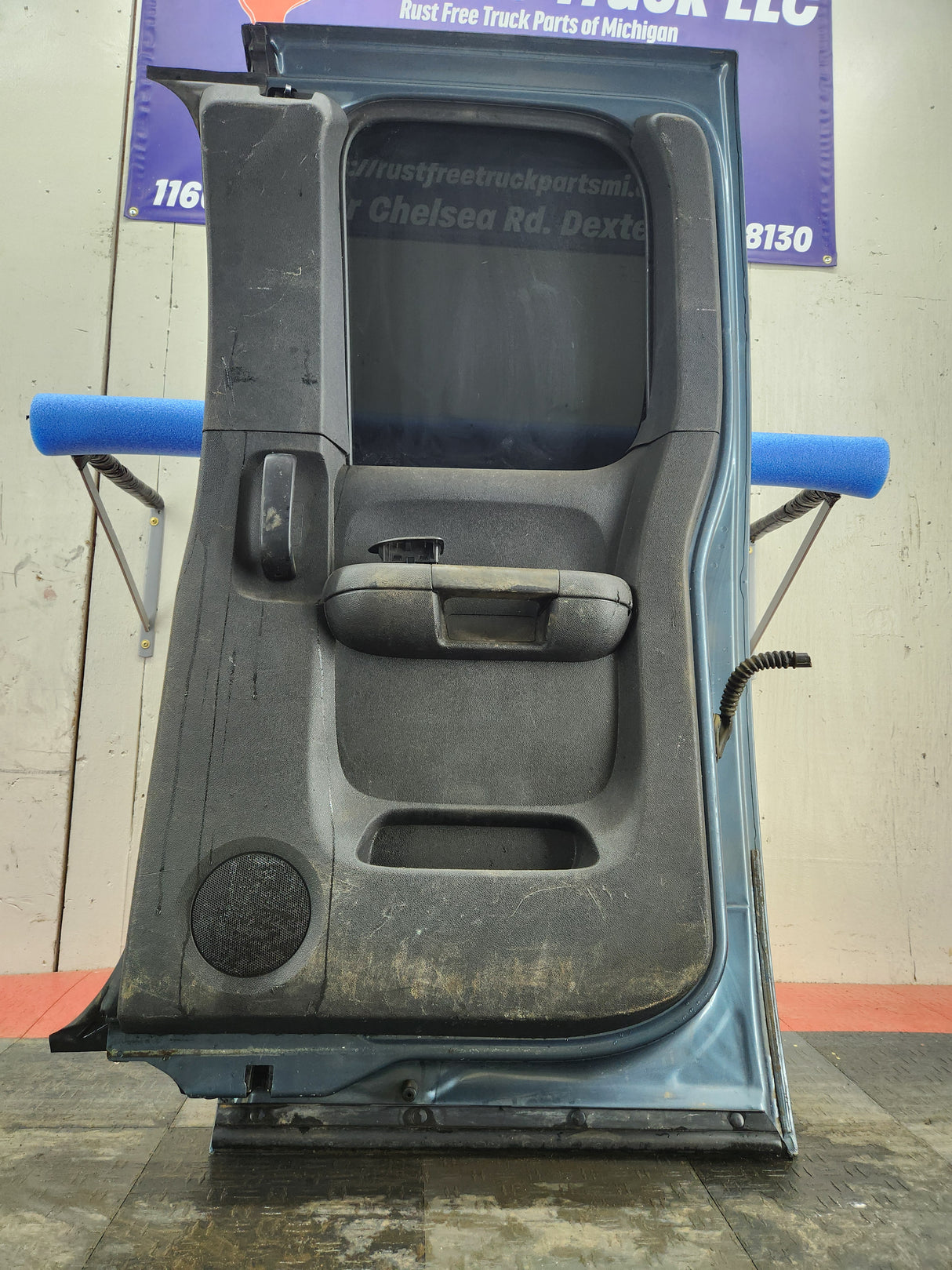 2007-2013 Chevrolet Silverado / GMC Sierra 1500 2500 3500 HD Extended Cab RH Rear Passenger Side Door