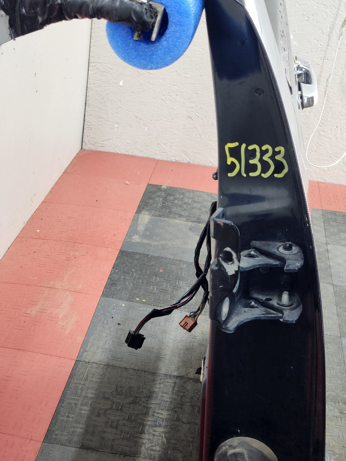 2007-2011 Cadillac Escalade LH Front Driver Side Door