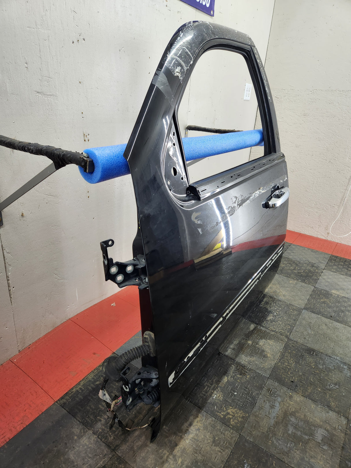 2007-2011 Cadillac Escalade LH Front Driver Side Door