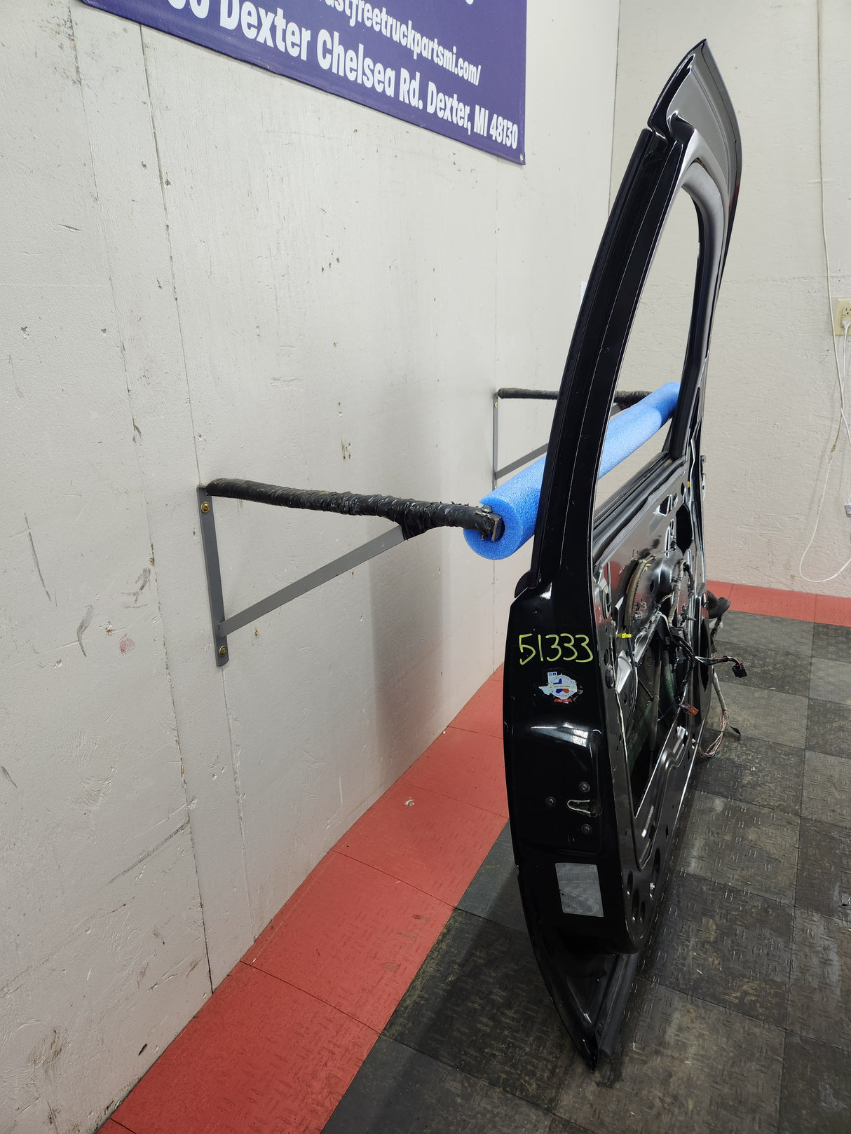 2007-2011 Cadillac Escalade LH Front Driver Side Door