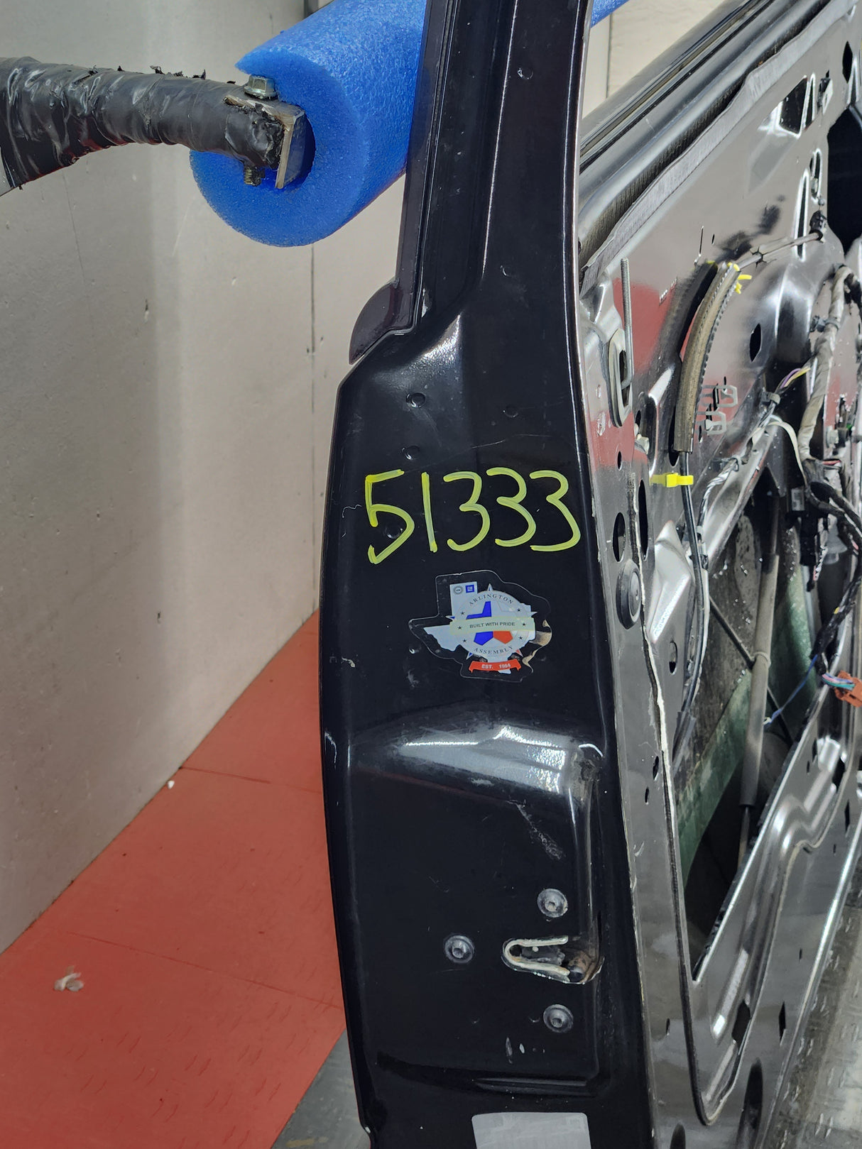 2007-2011 Cadillac Escalade LH Front Driver Side Door