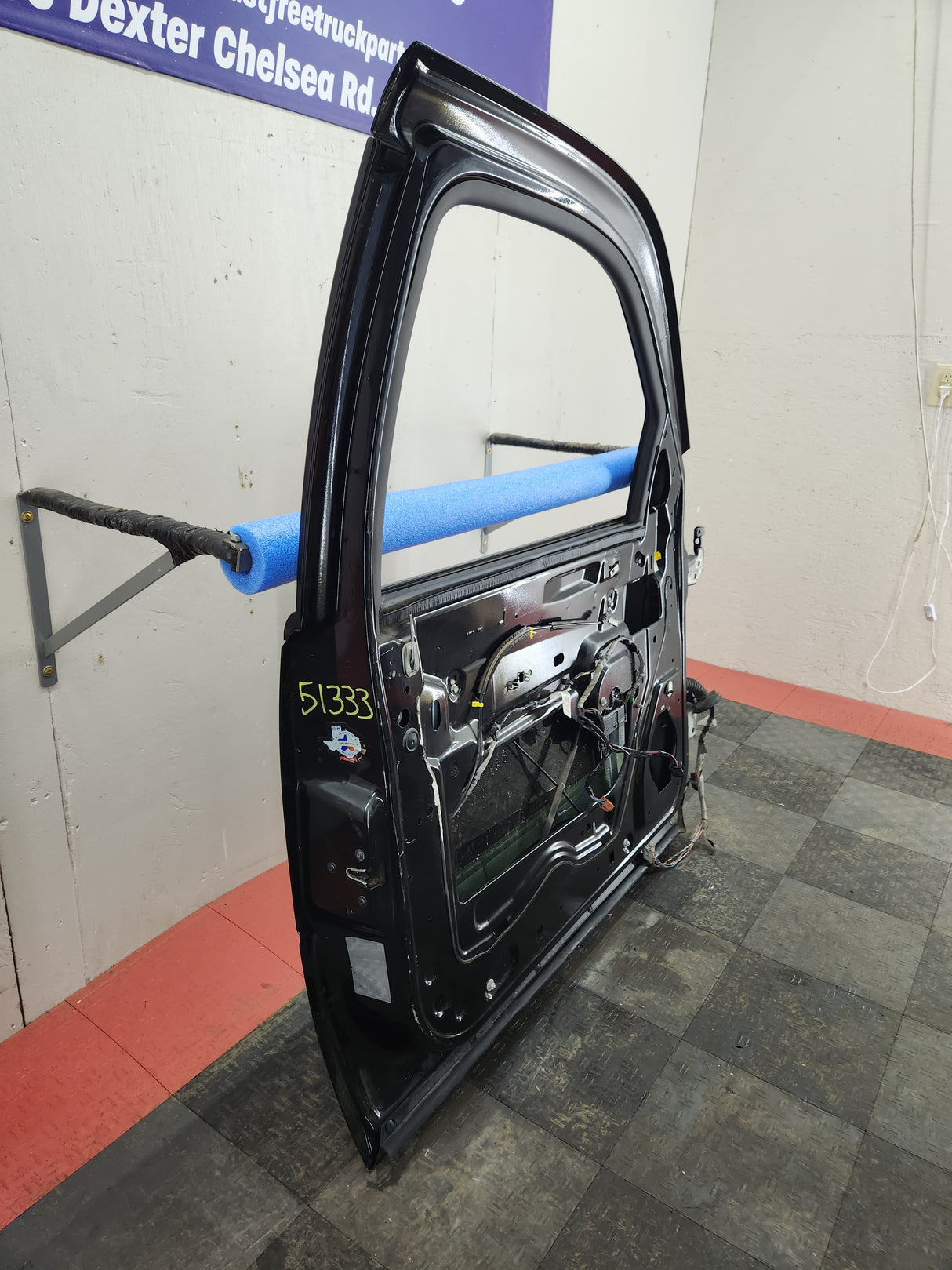 2007-2011 Cadillac Escalade LH Front Driver Side Door