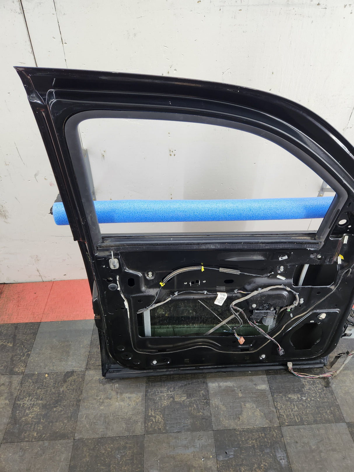 2007-2011 Cadillac Escalade LH Front Driver Side Door