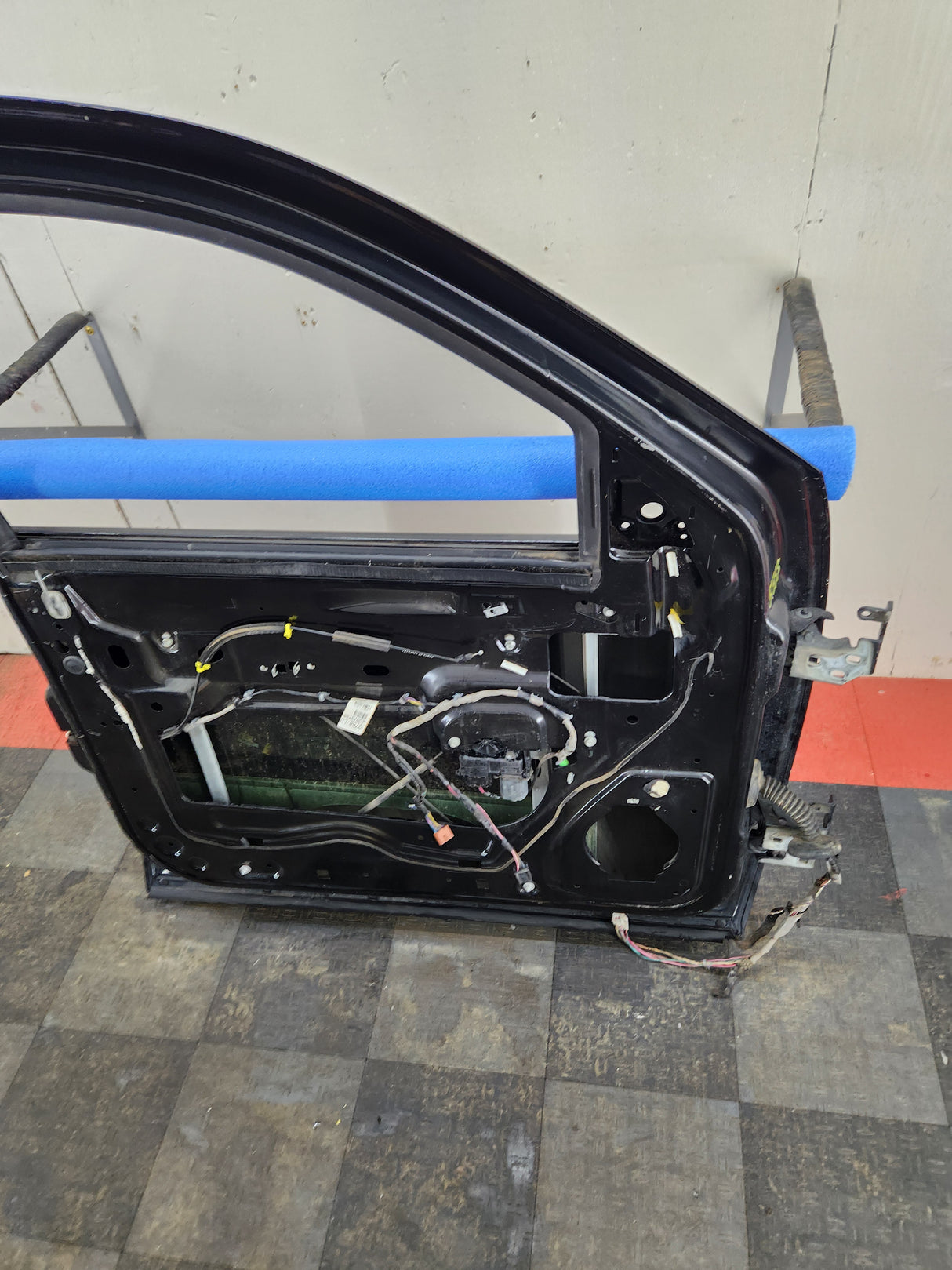 2007-2011 Cadillac Escalade LH Front Driver Side Door