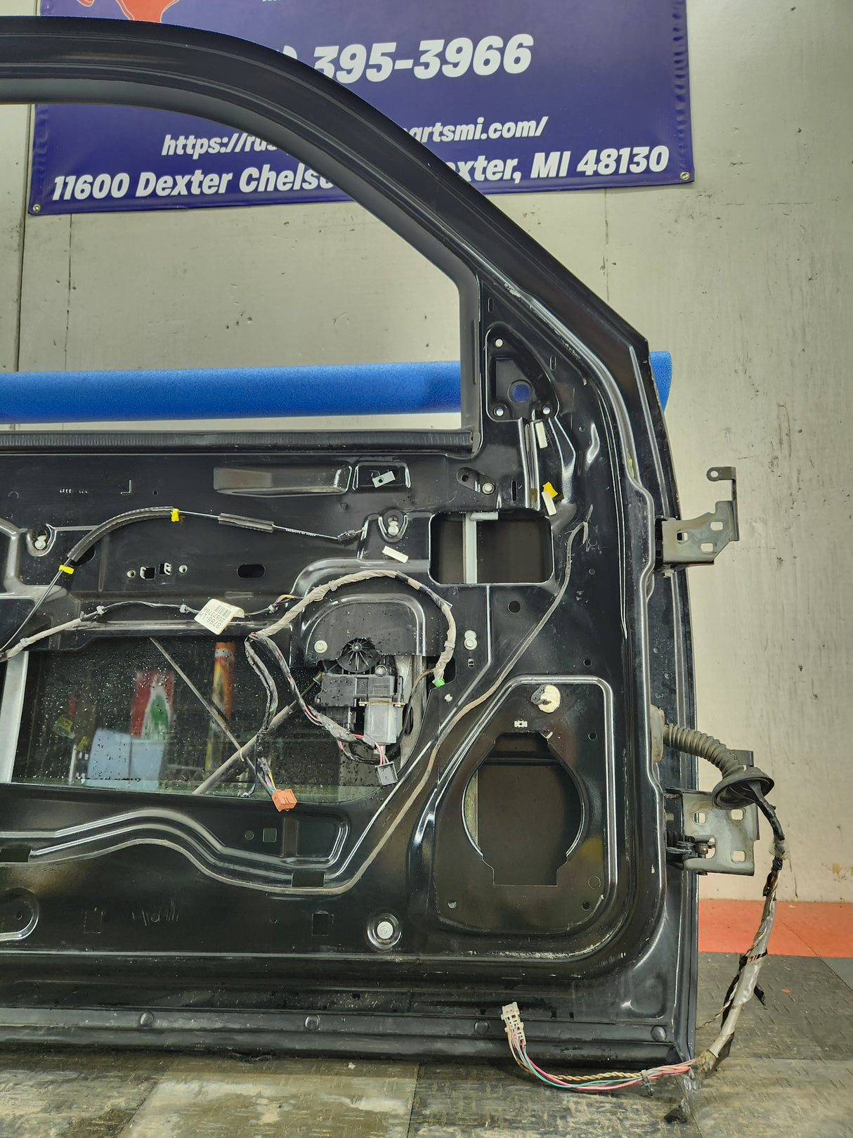 2007-2011 Cadillac Escalade LH Front Driver Side Door