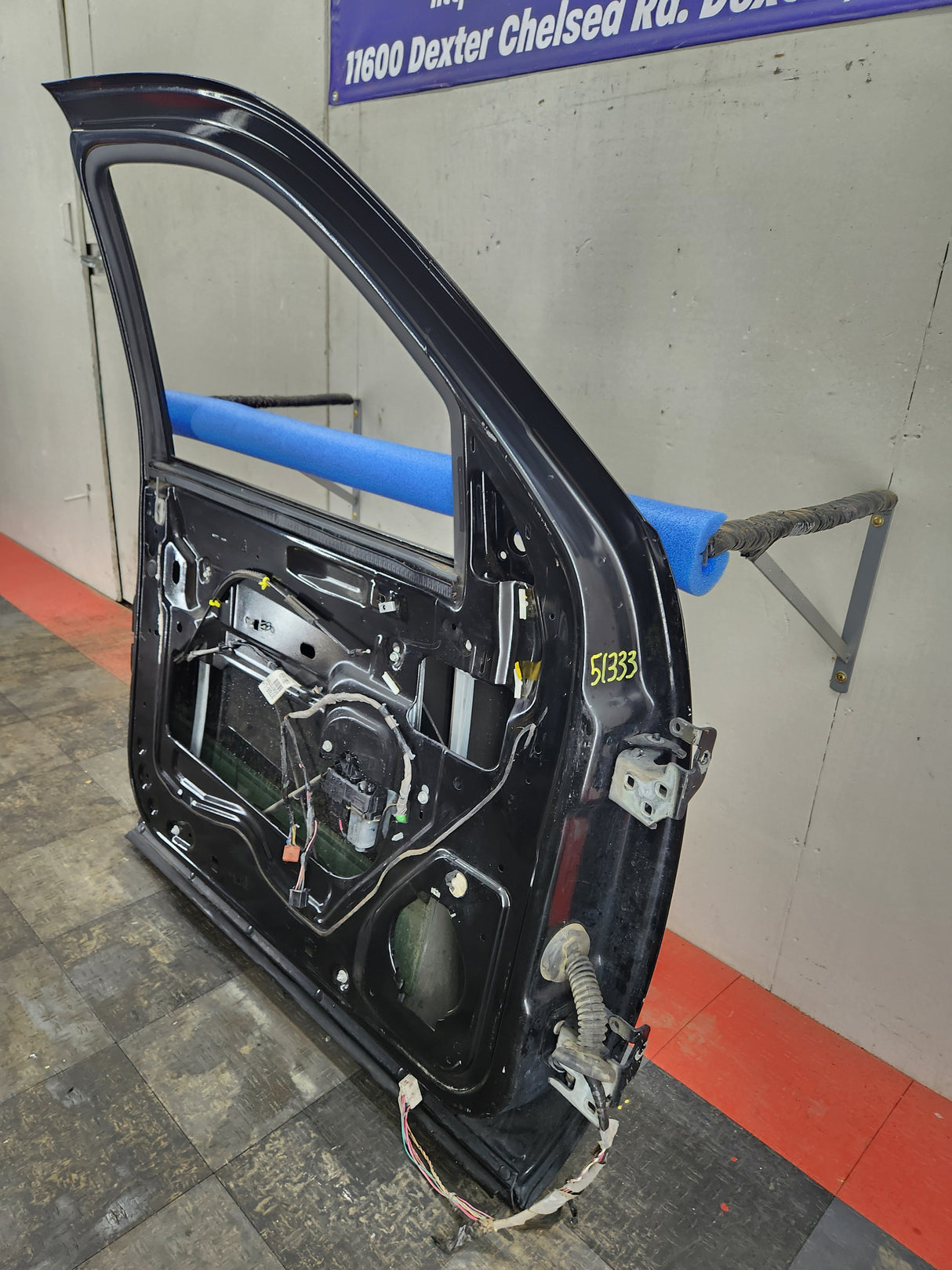 2007-2011 Cadillac Escalade LH Front Driver Side Door