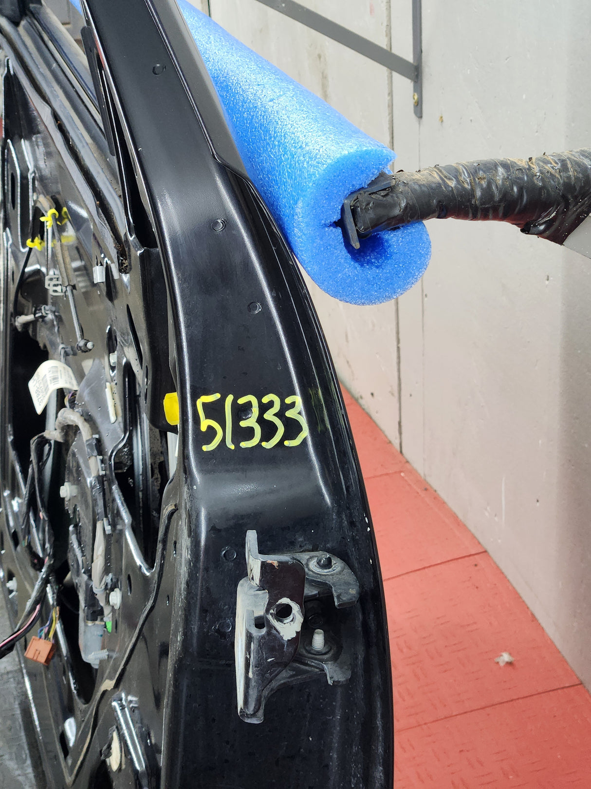 2007-2011 Cadillac Escalade LH Front Driver Side Door