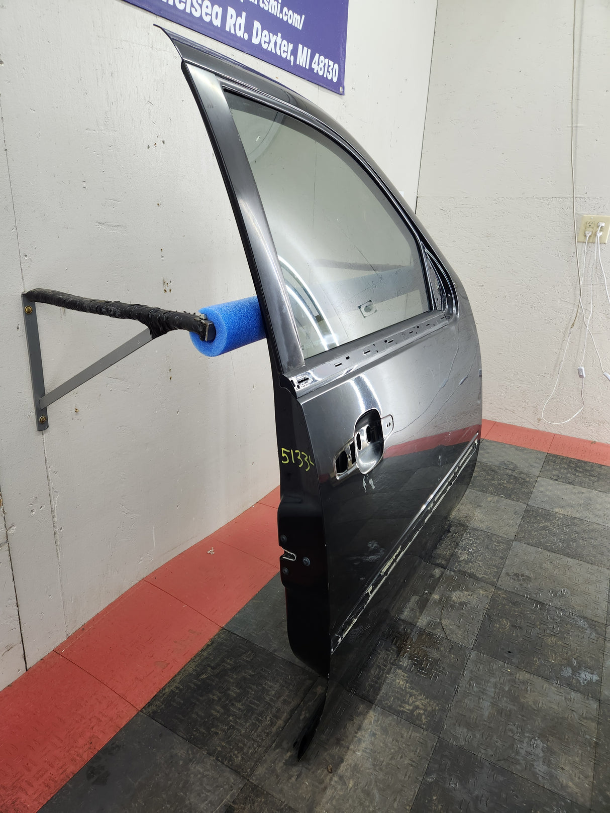 2007-2011 Cadillac Escalade RH Front Passenger Side Door