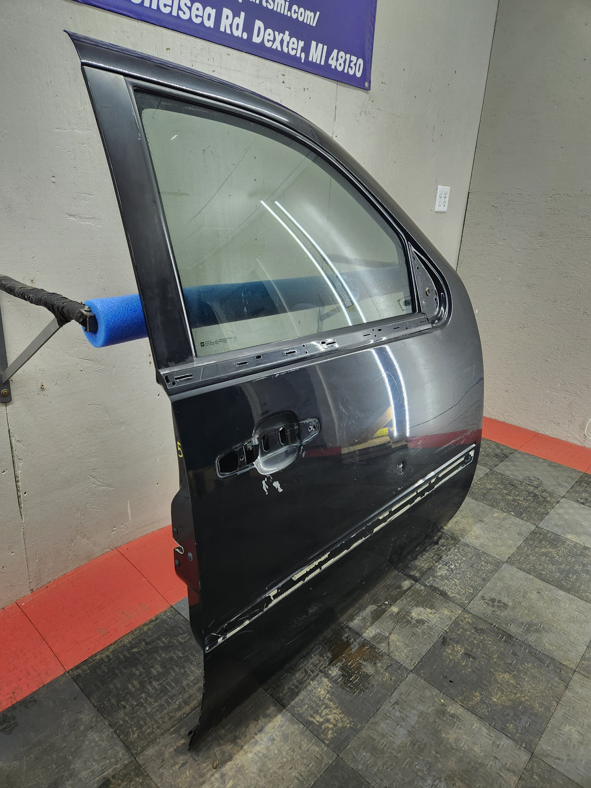 2007-2011 Cadillac Escalade RH Front Passenger Side Door