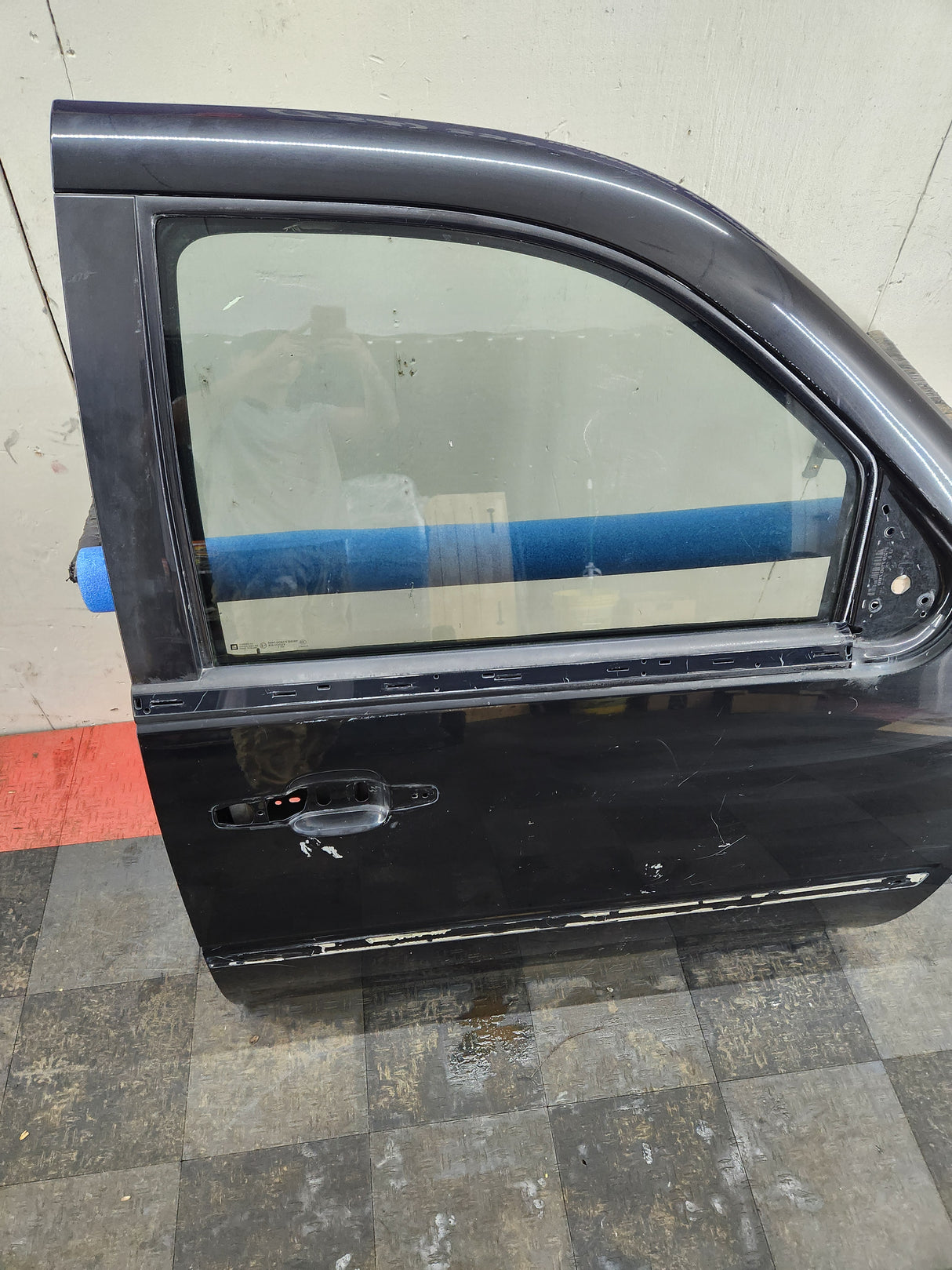 2007-2011 Cadillac Escalade RH Front Passenger Side Door