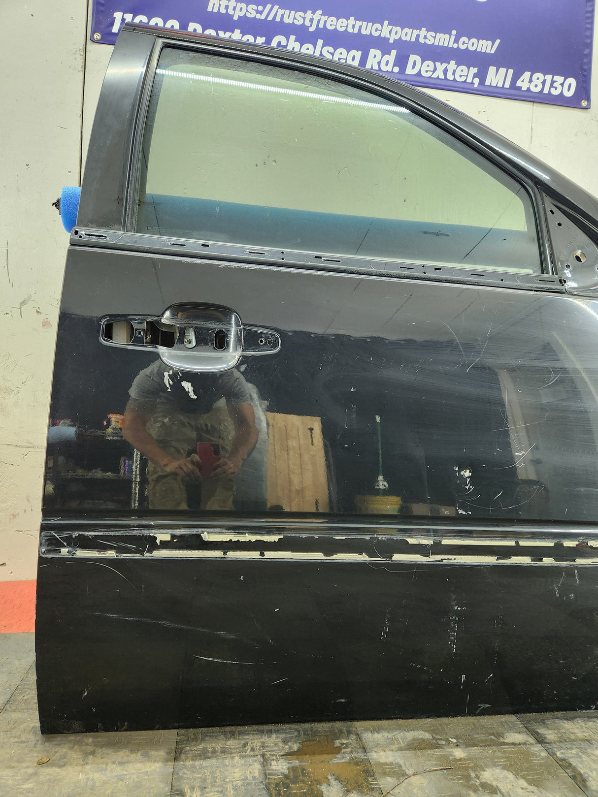 2007-2011 Cadillac Escalade RH Front Passenger Side Door