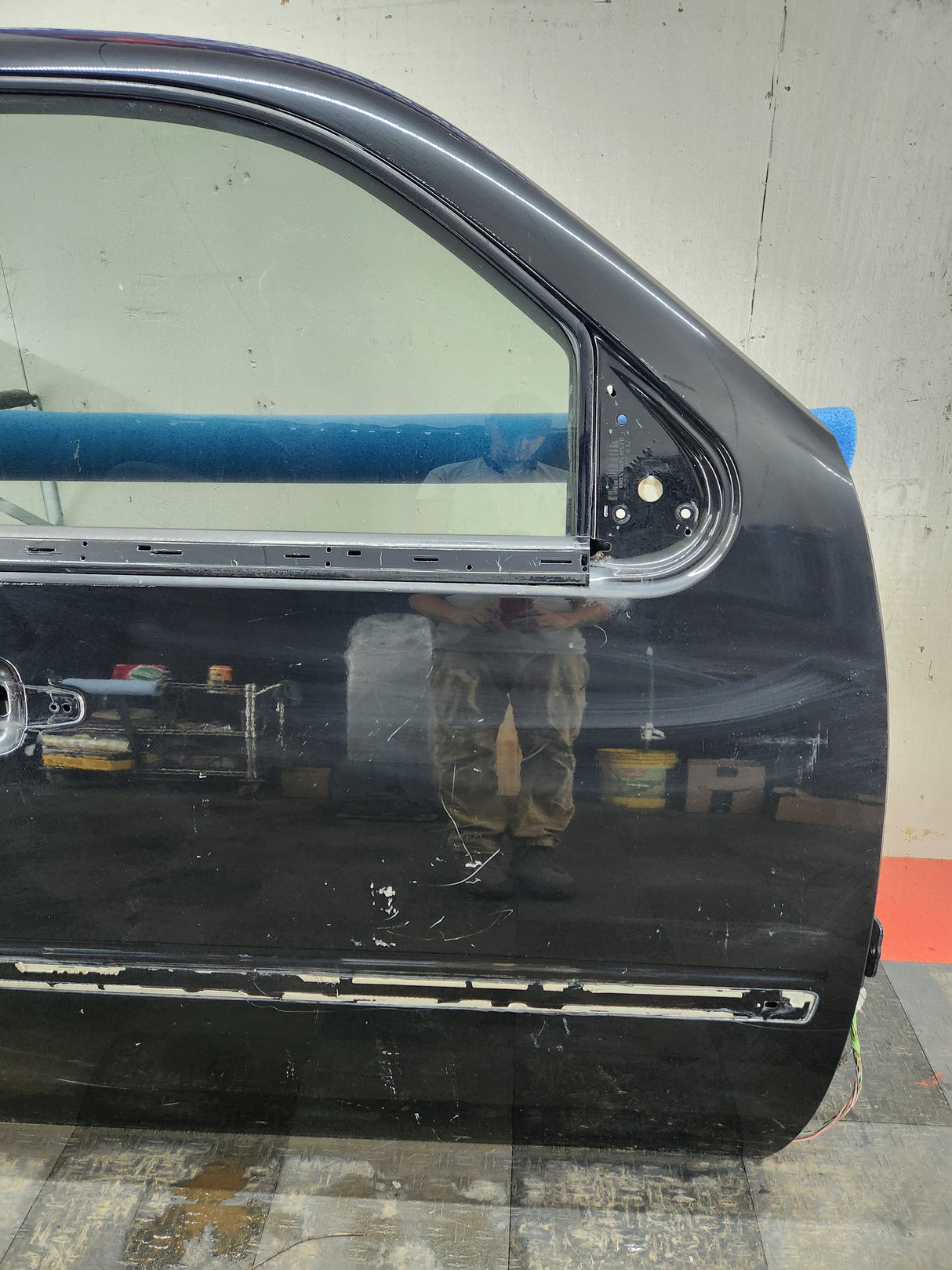 2007-2011 Cadillac Escalade RH Front Passenger Side Door