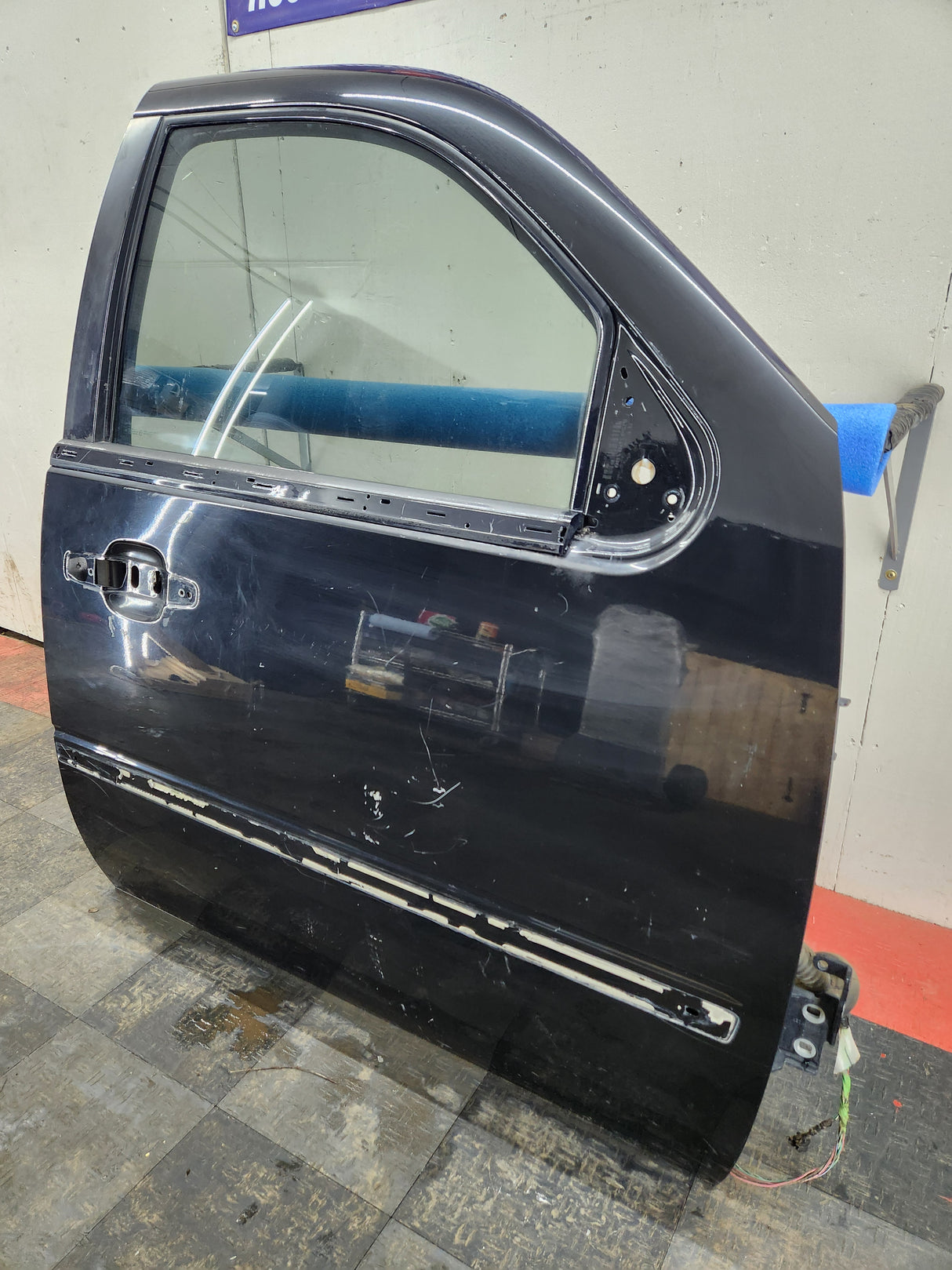 2007-2011 Cadillac Escalade RH Front Passenger Side Door